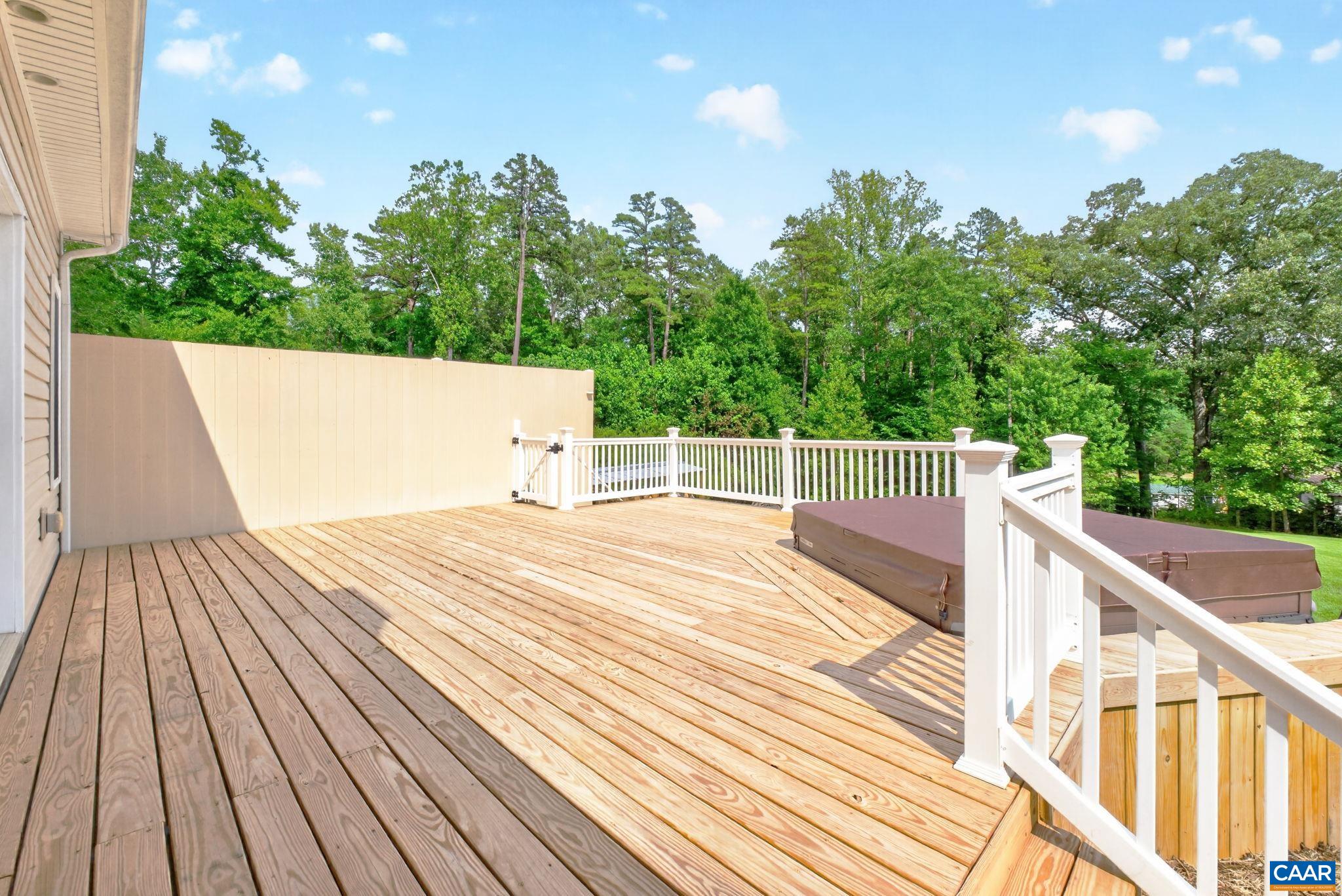 1558 RIDGEWAY DR