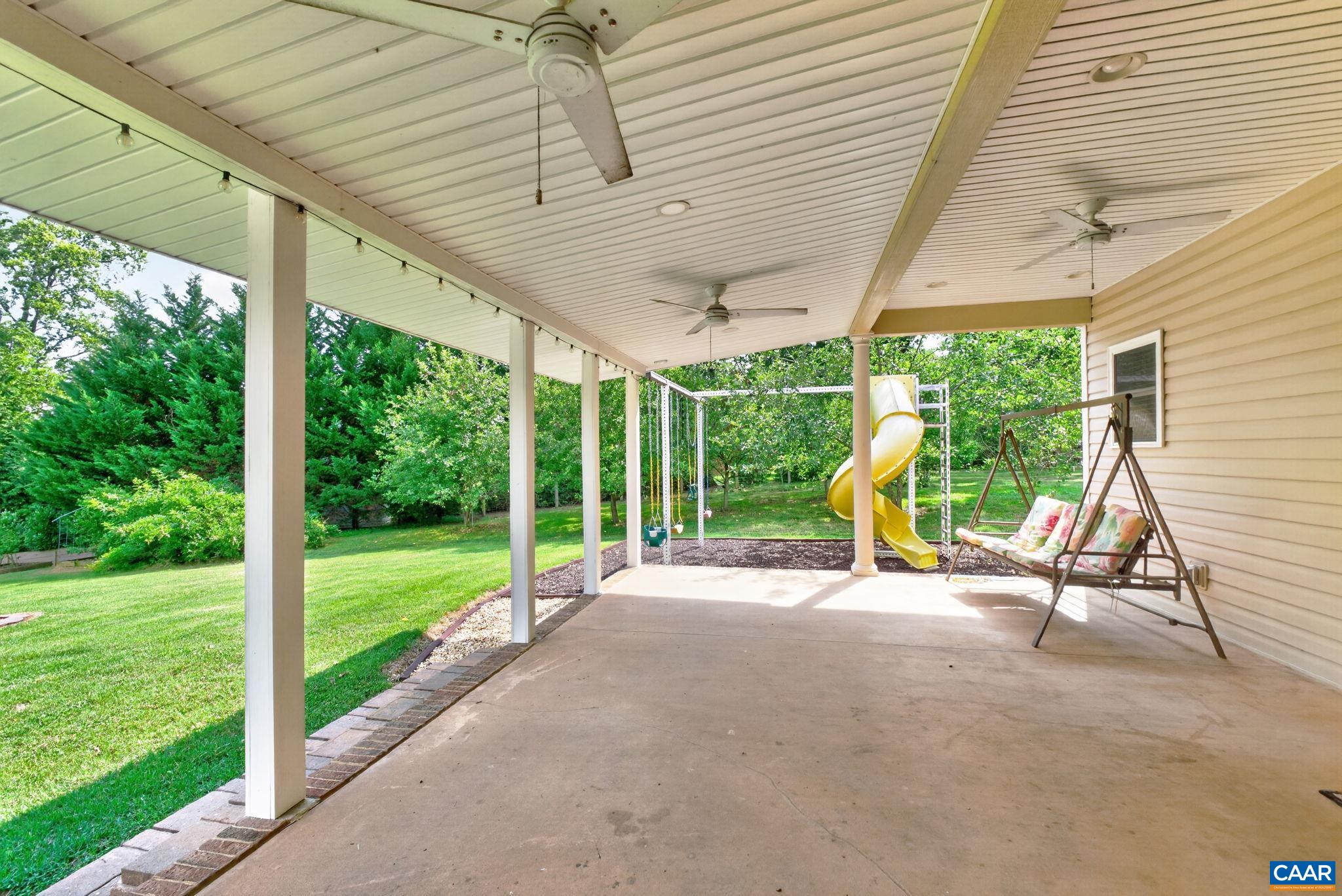 1558 RIDGEWAY DR