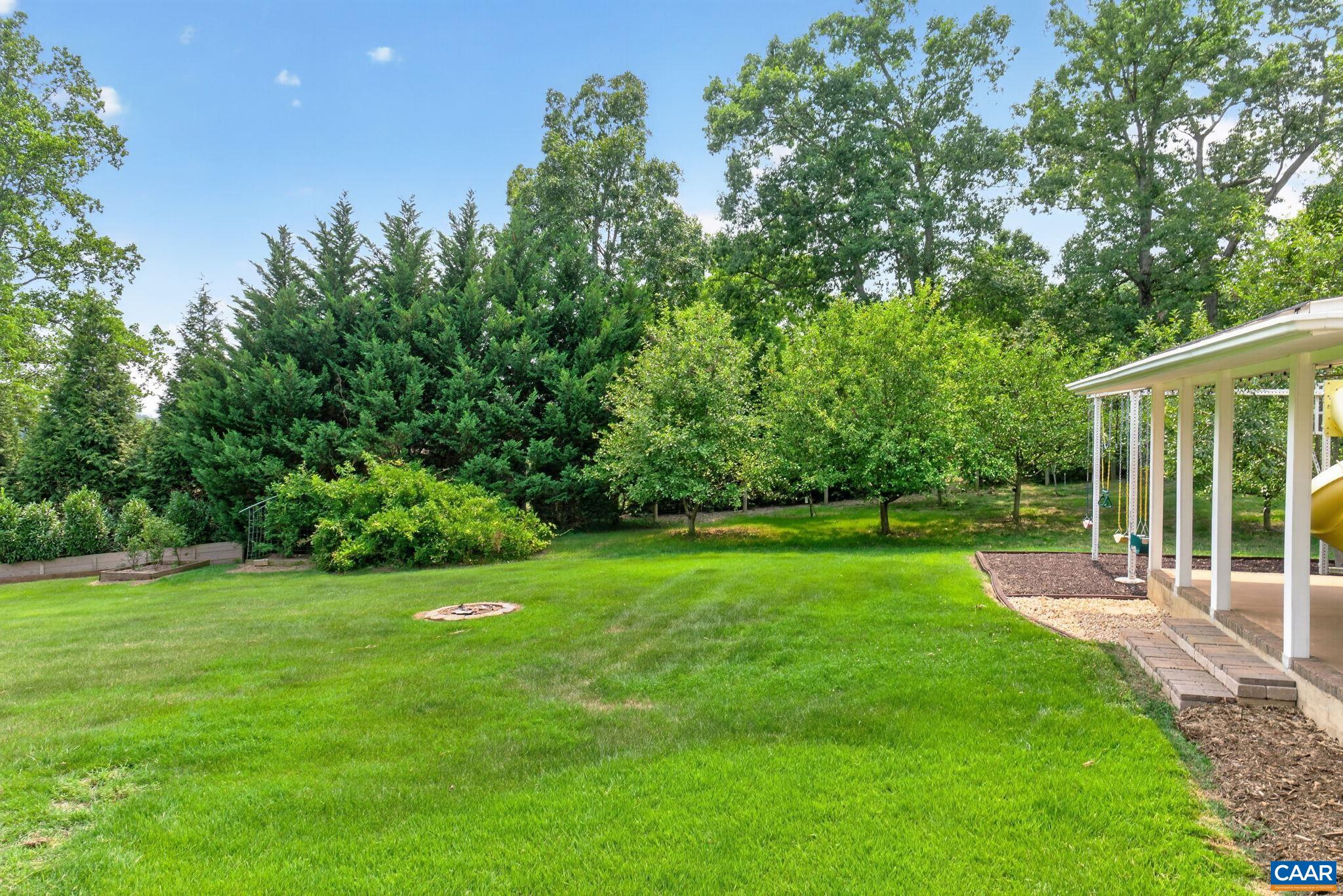 1558 RIDGEWAY DR