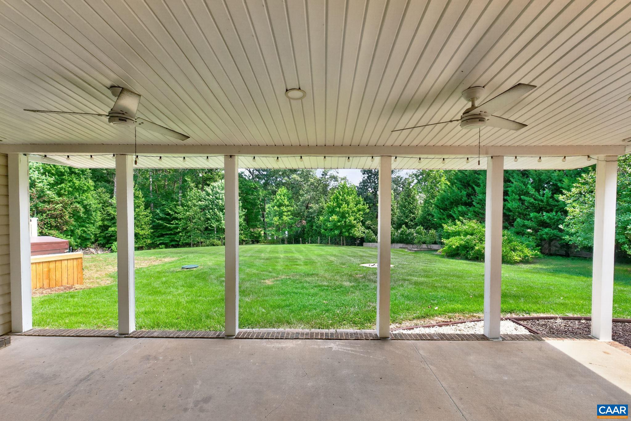 1558 RIDGEWAY DR