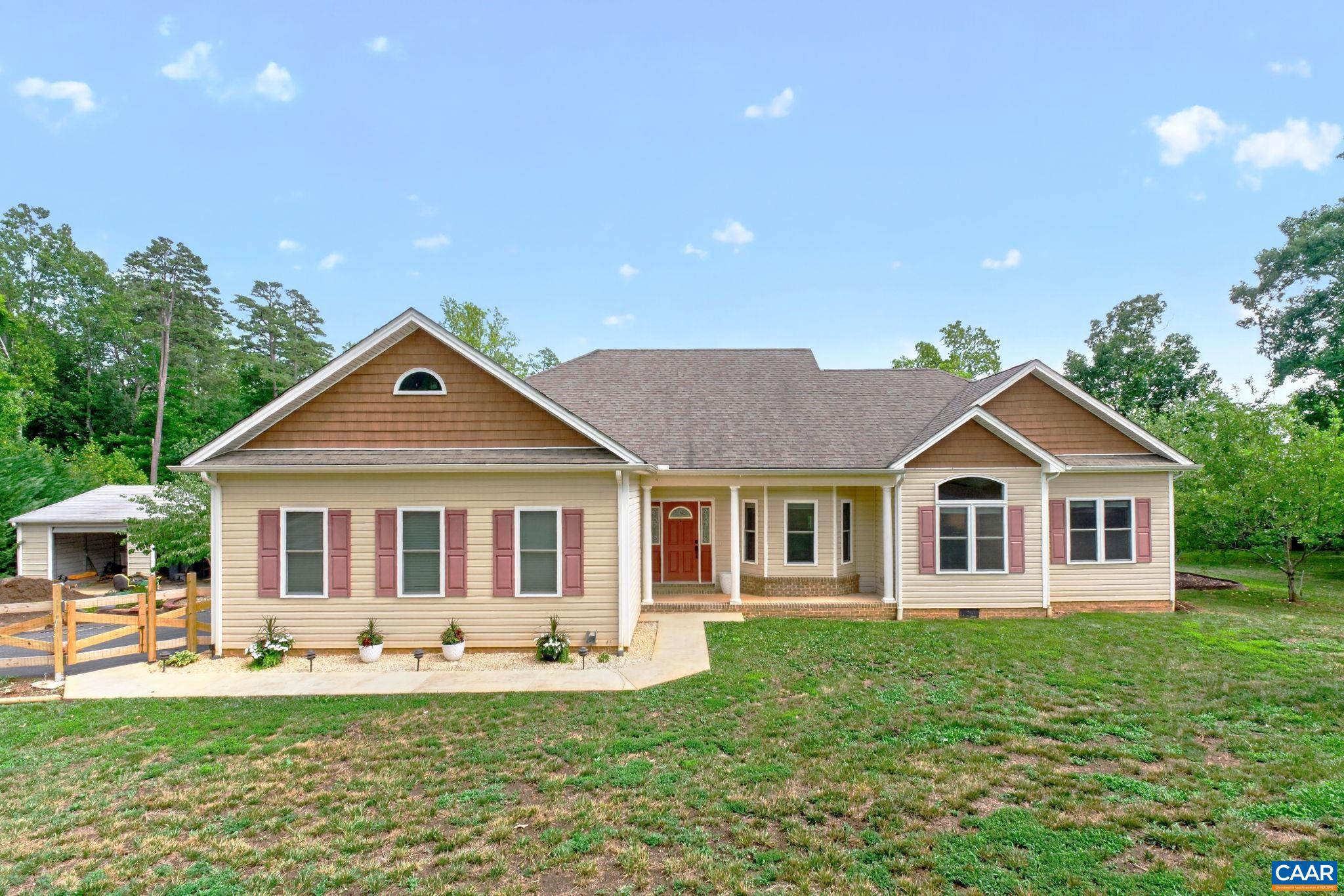 1558 RIDGEWAY DR