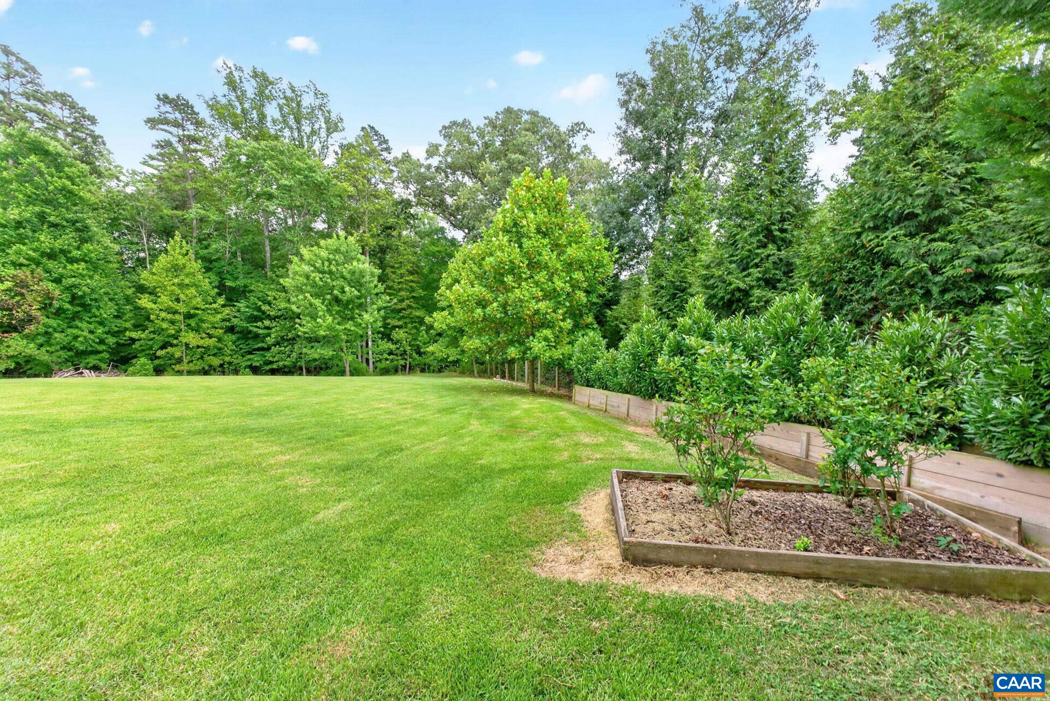1558 RIDGEWAY DR