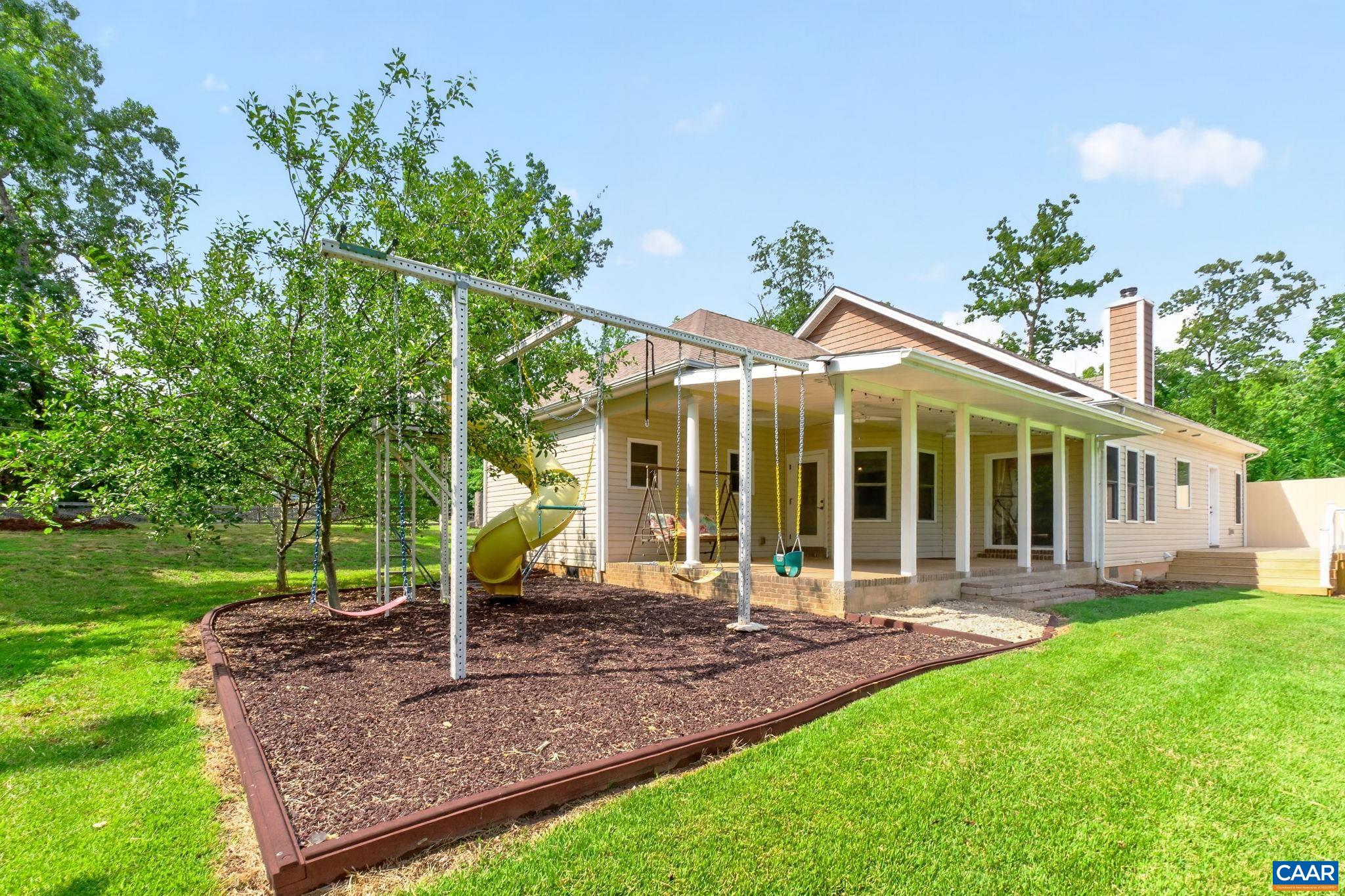 1558 RIDGEWAY DR