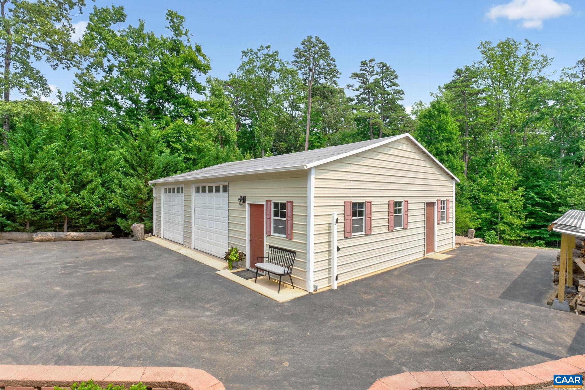 1558 RIDGEWAY DR