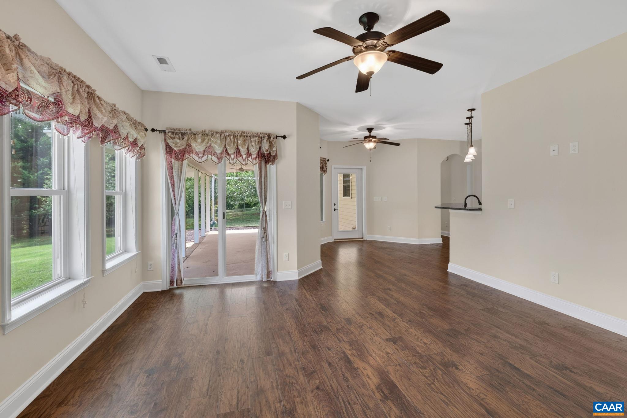 1558 RIDGEWAY DR