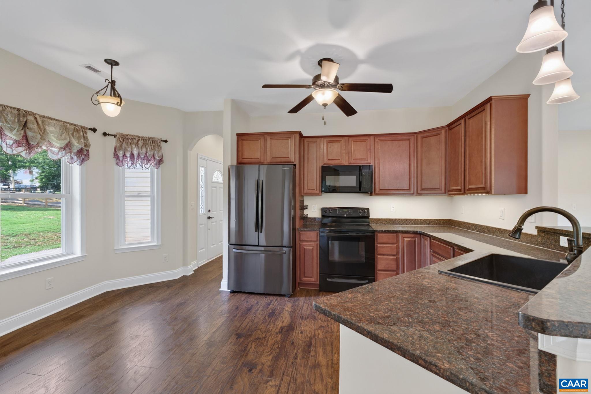 1558 RIDGEWAY DR