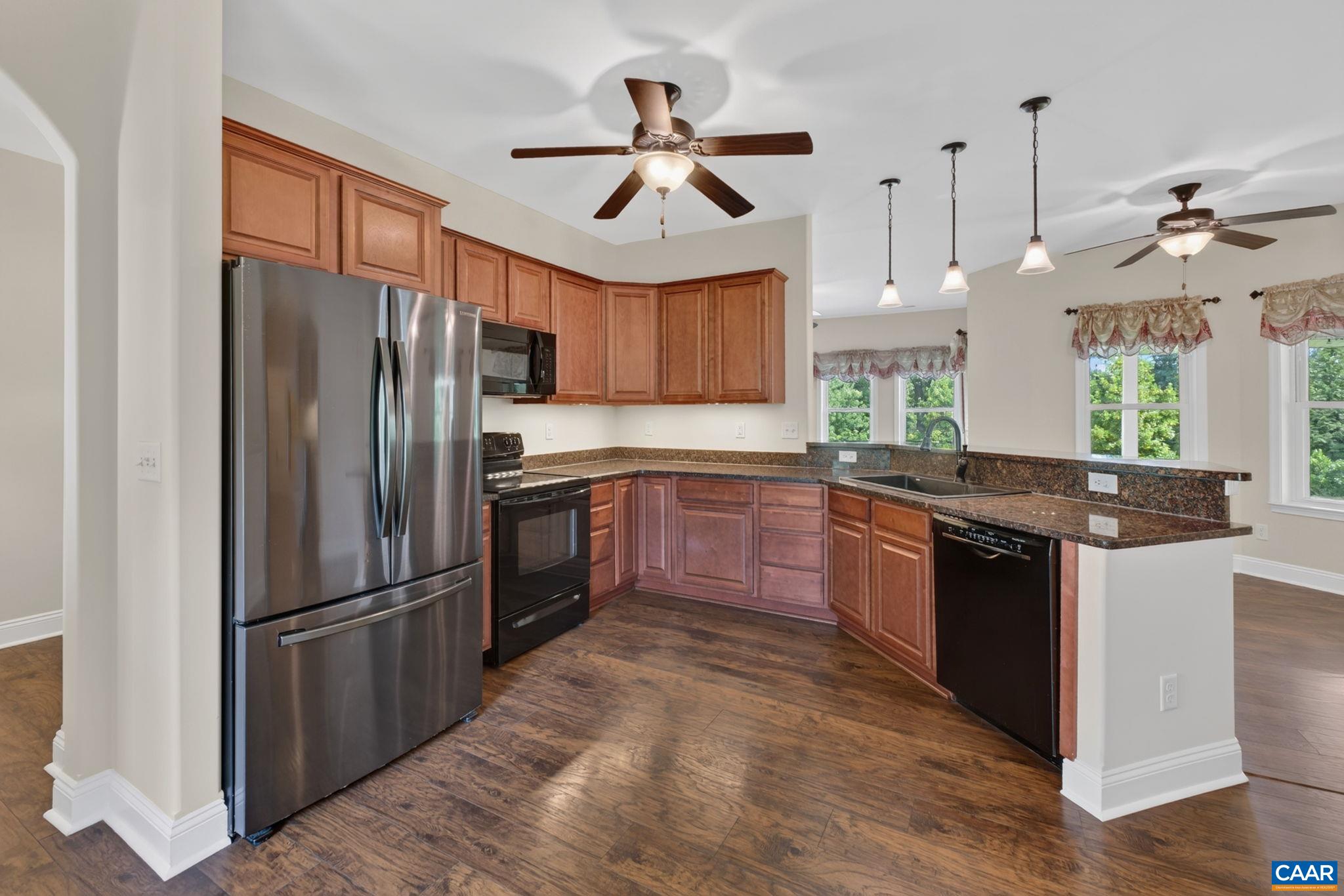 1558 RIDGEWAY DR