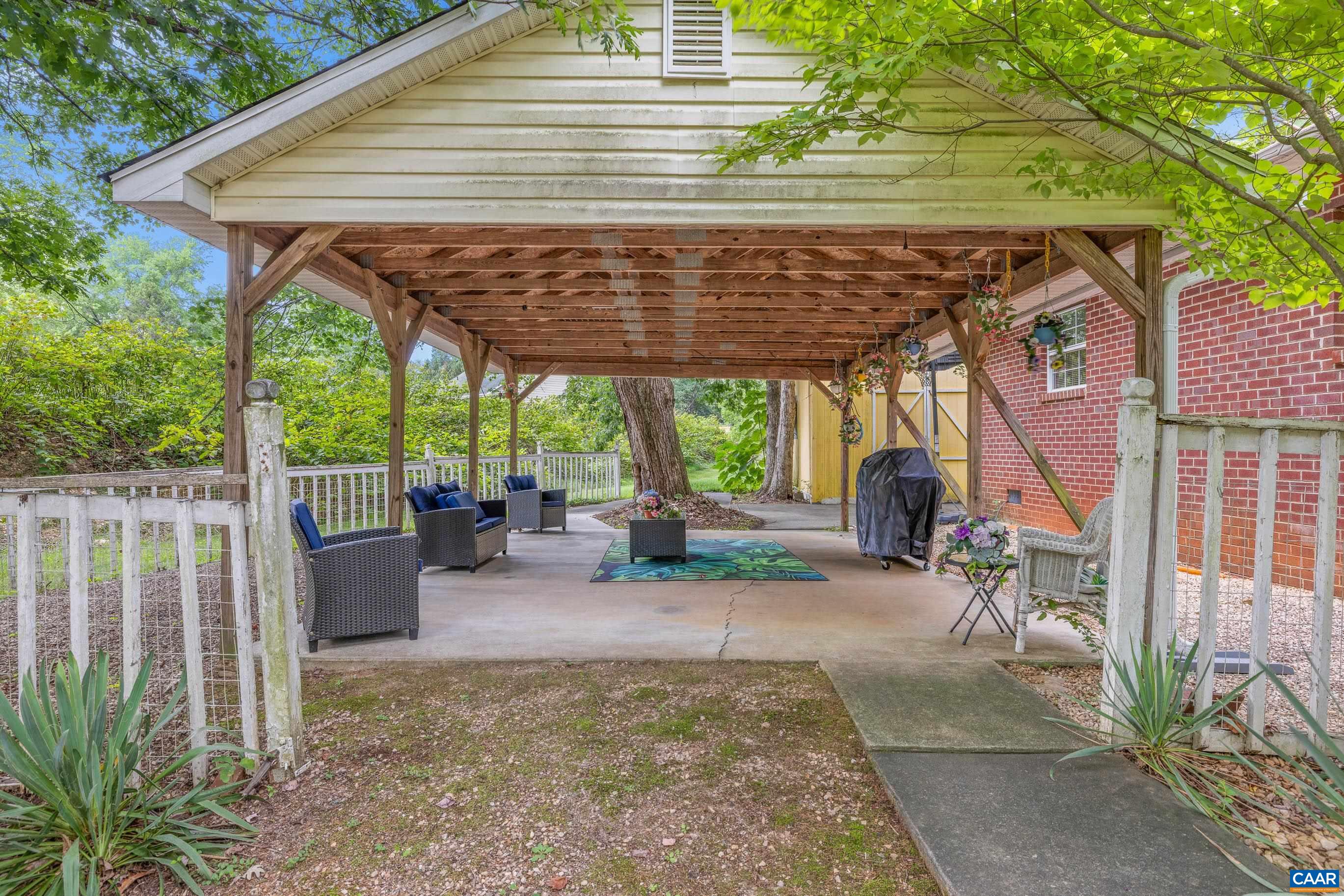 5705 LOUISA RD
