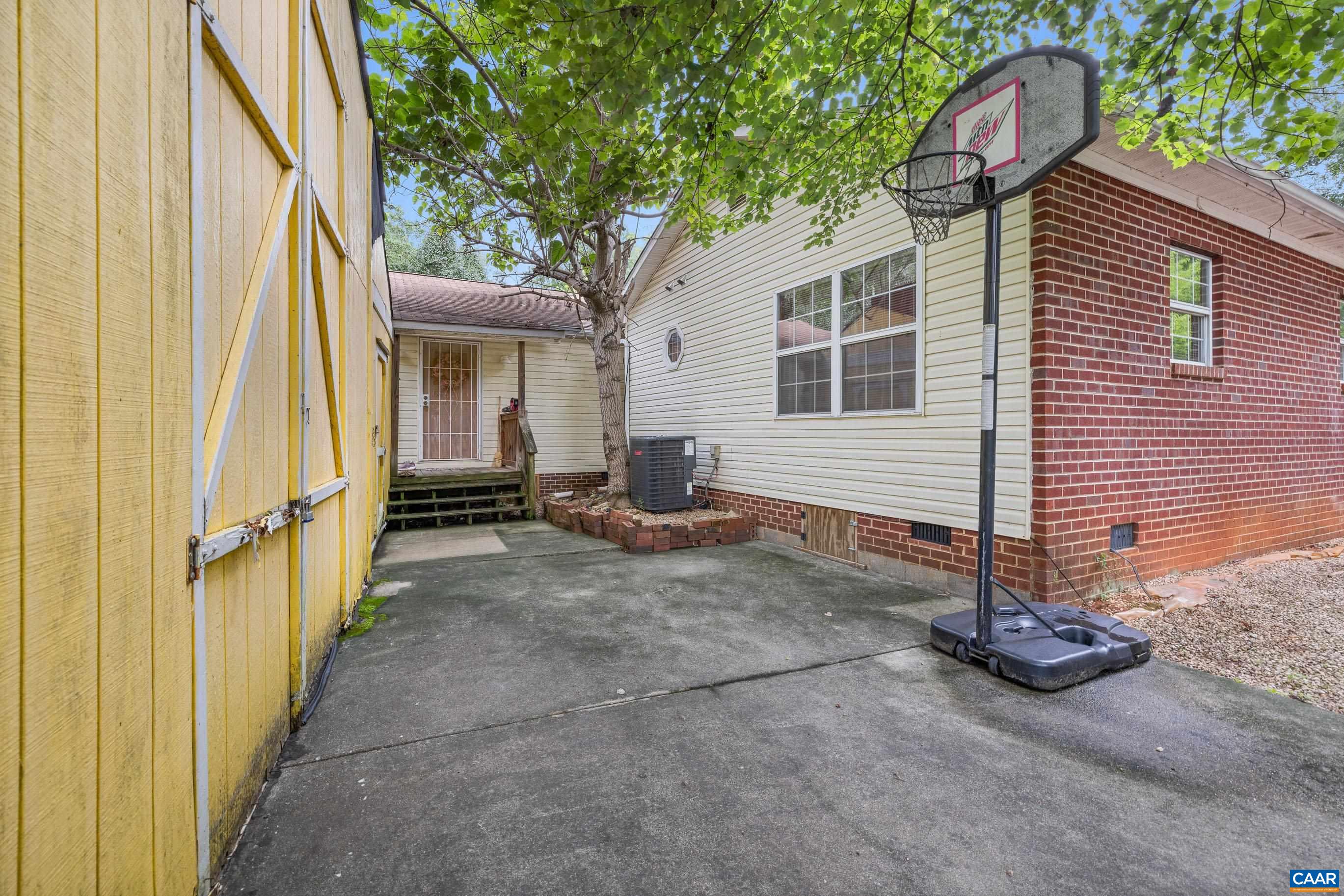 5705 LOUISA RD