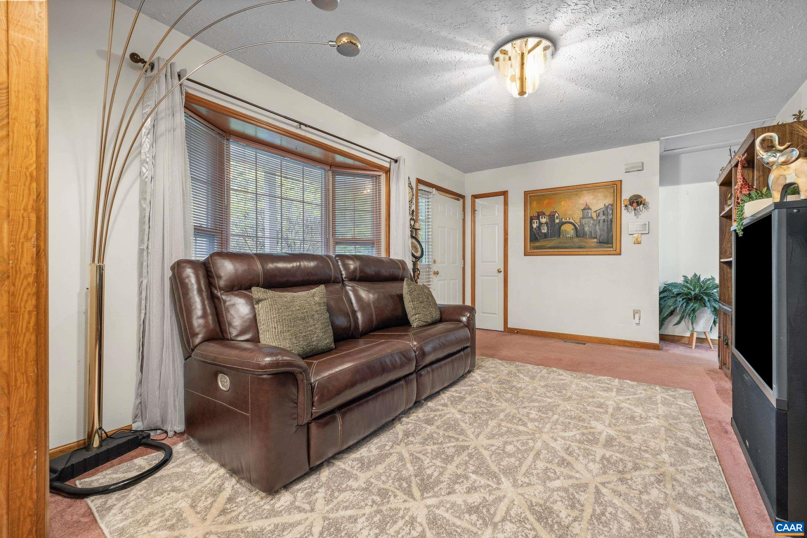 5705 LOUISA RD