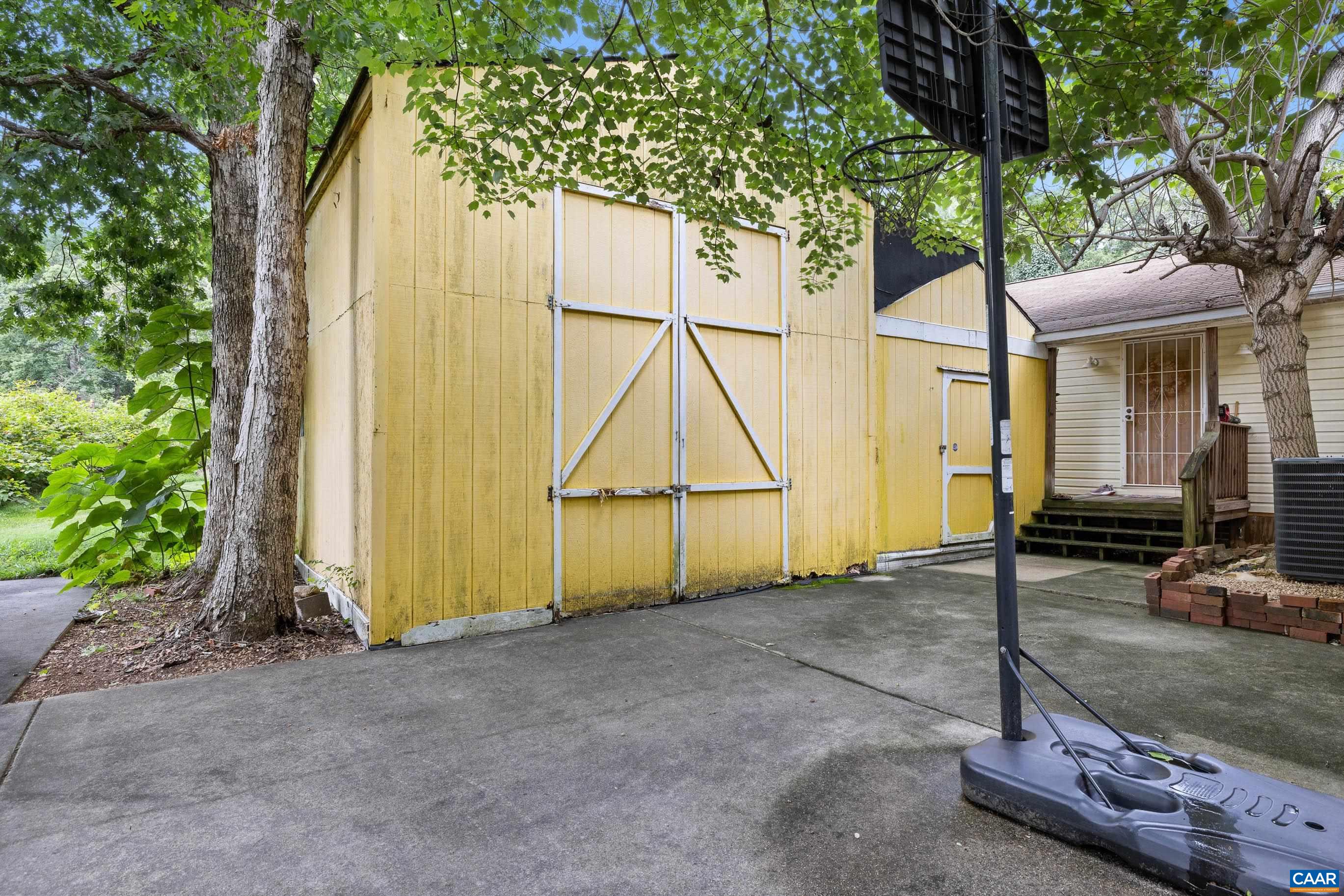 5705 LOUISA RD