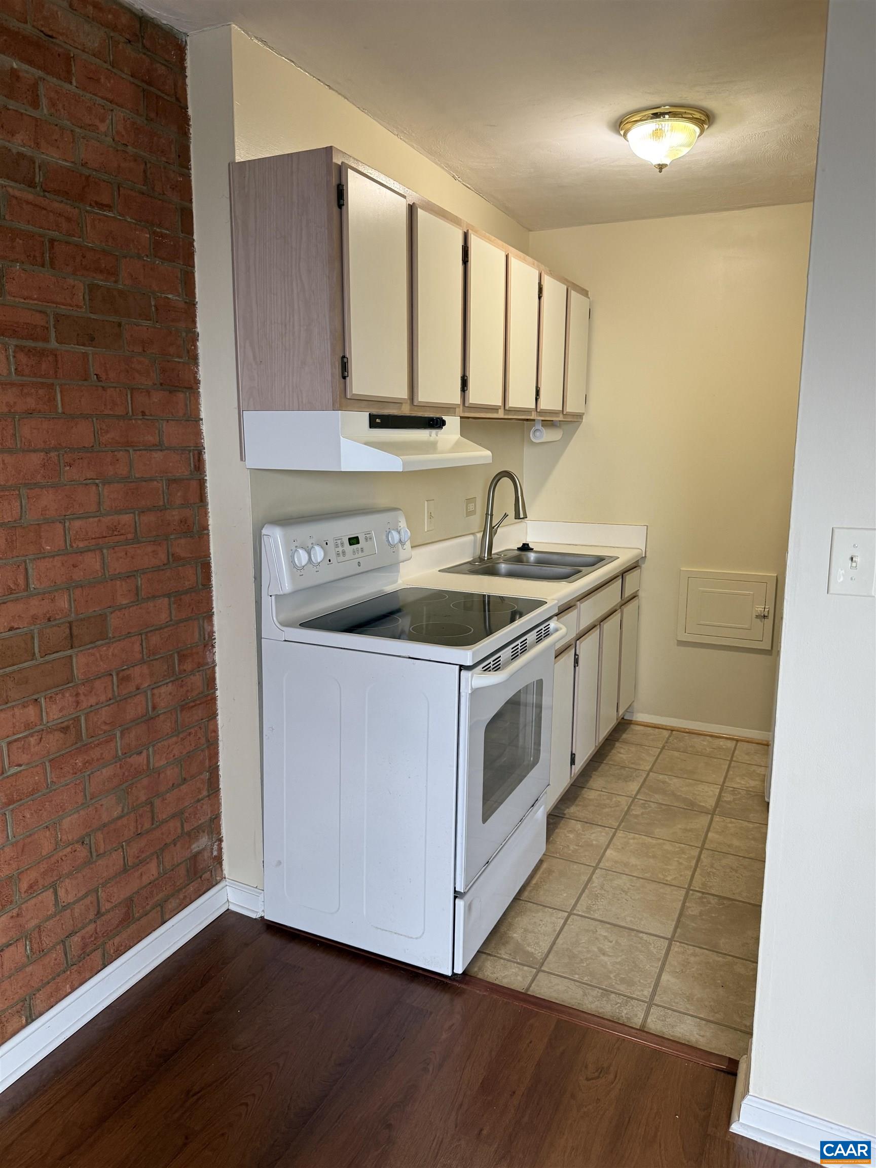 1800 JEFFERSON PARK AVE Unit: 310