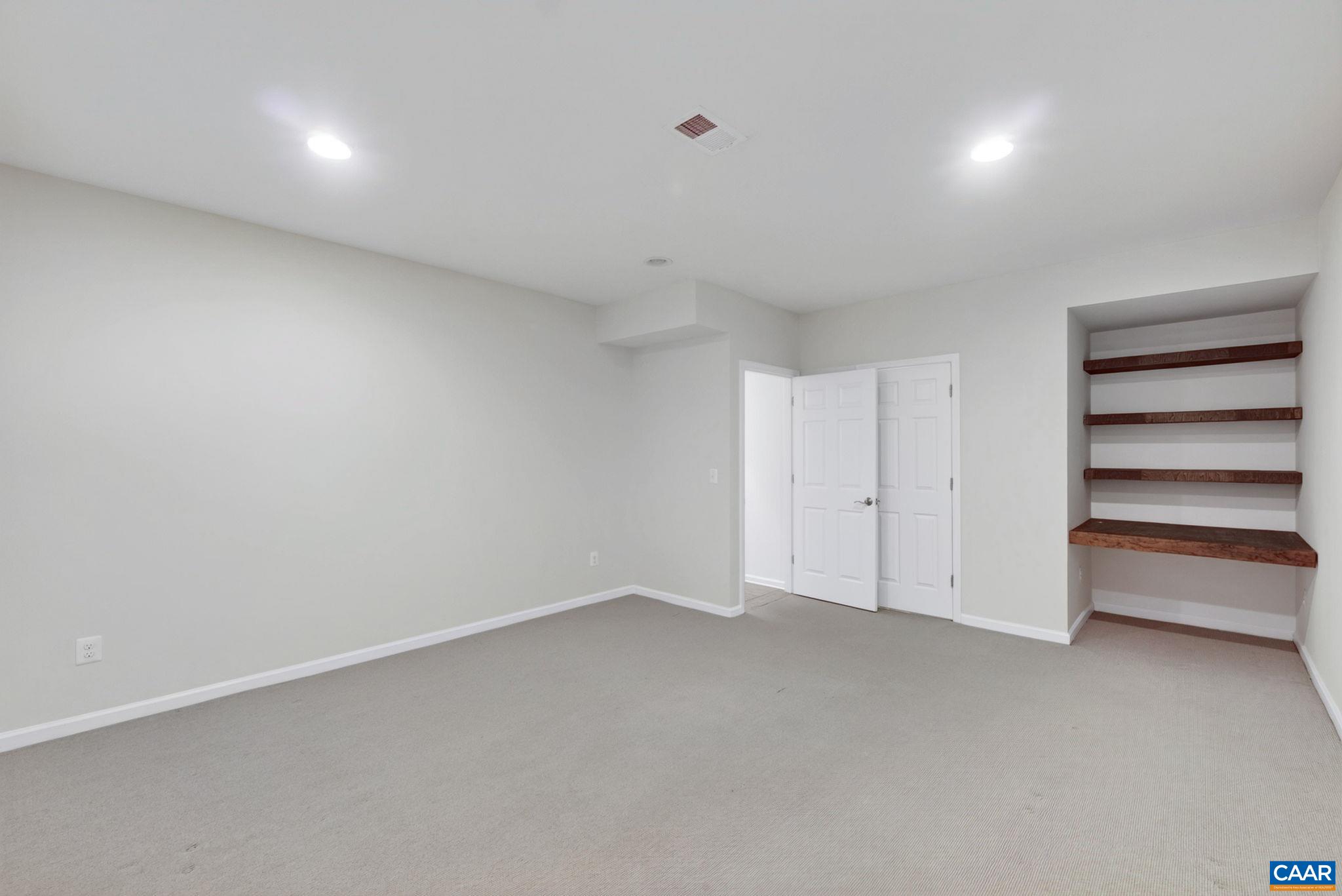 2298 WHITTINGTON DR