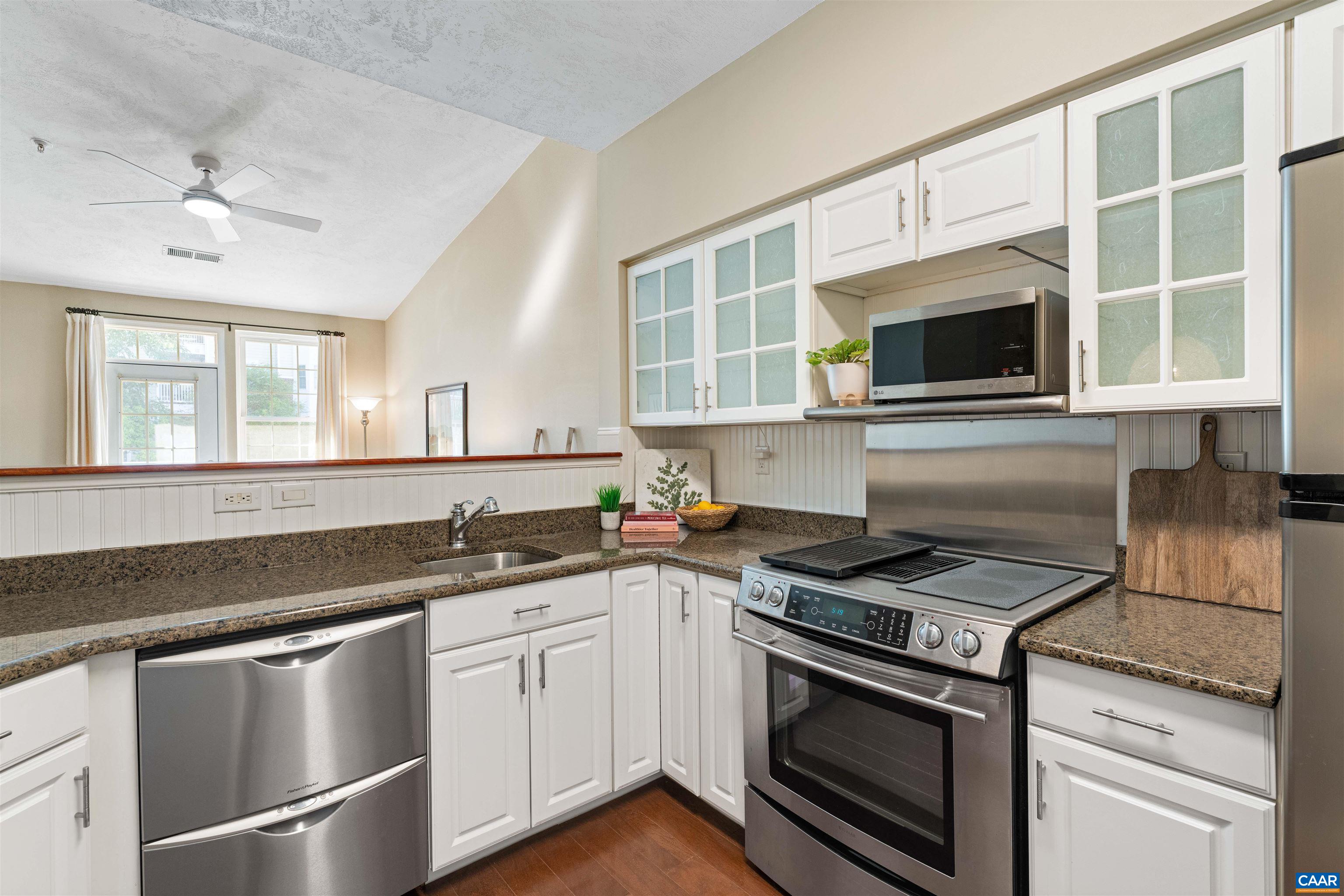 1075 WEYBRIDGE CT Unit: 301