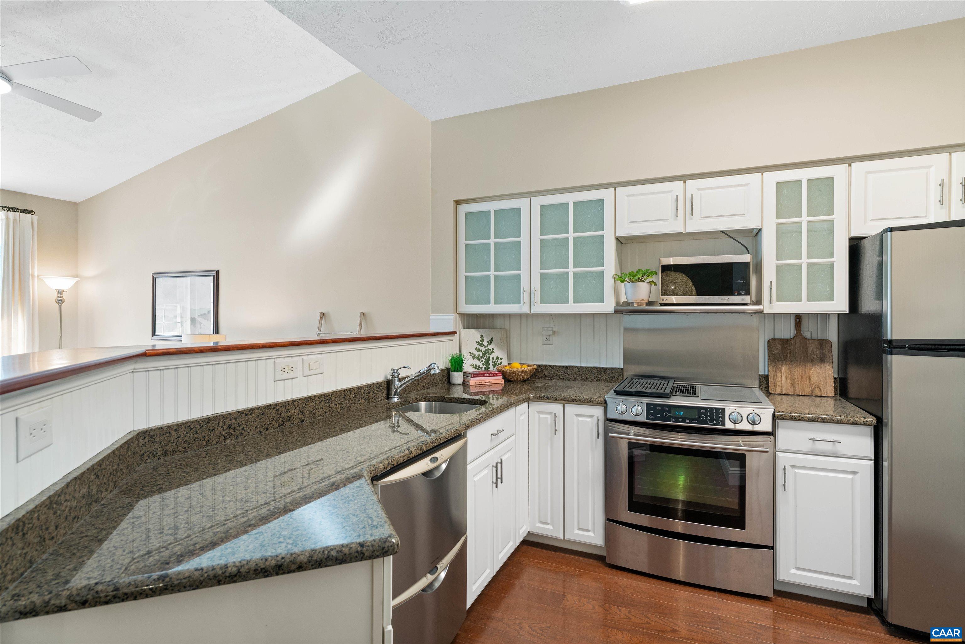 1075 WEYBRIDGE CT Unit: 301