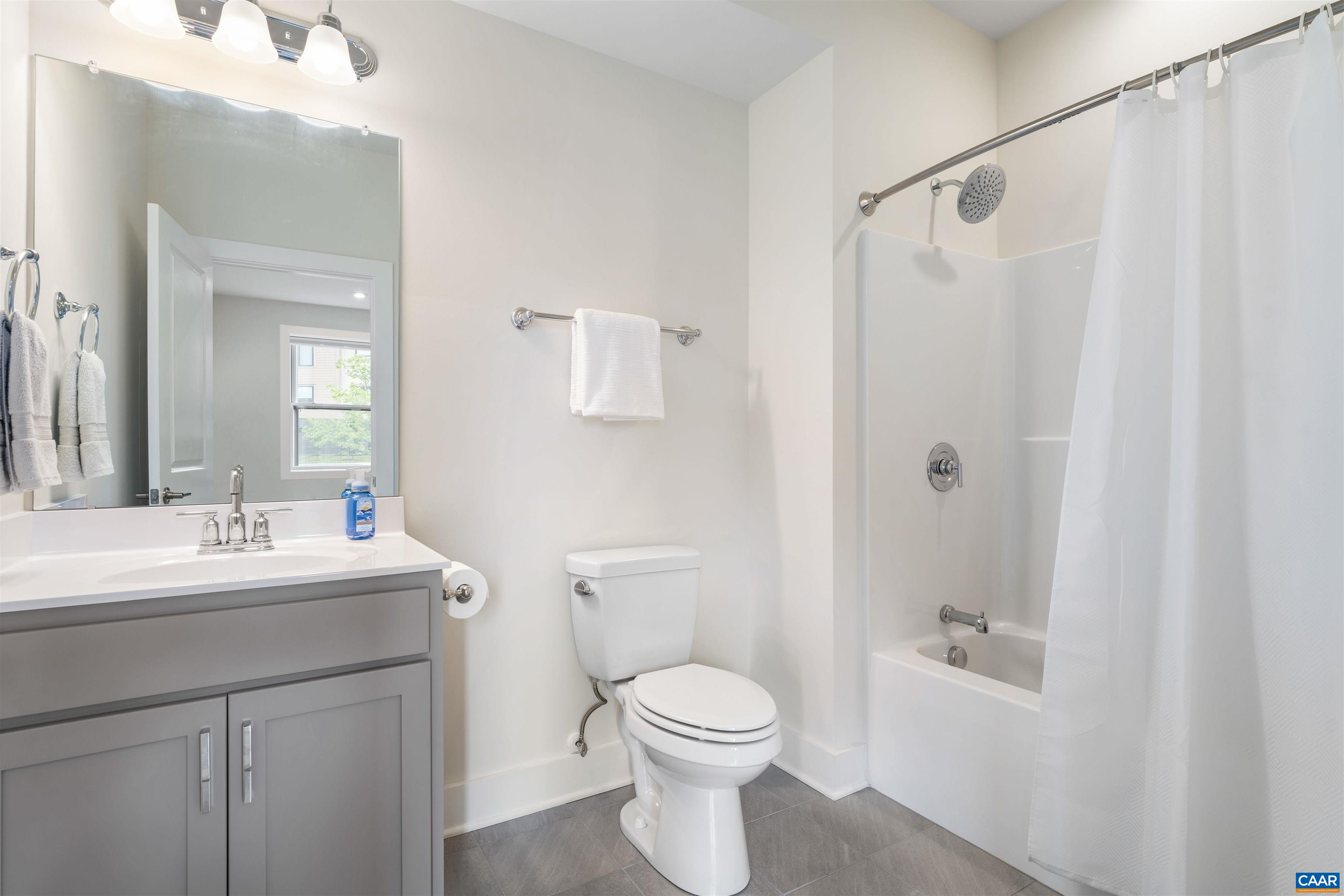 2270 FOWLER CIR