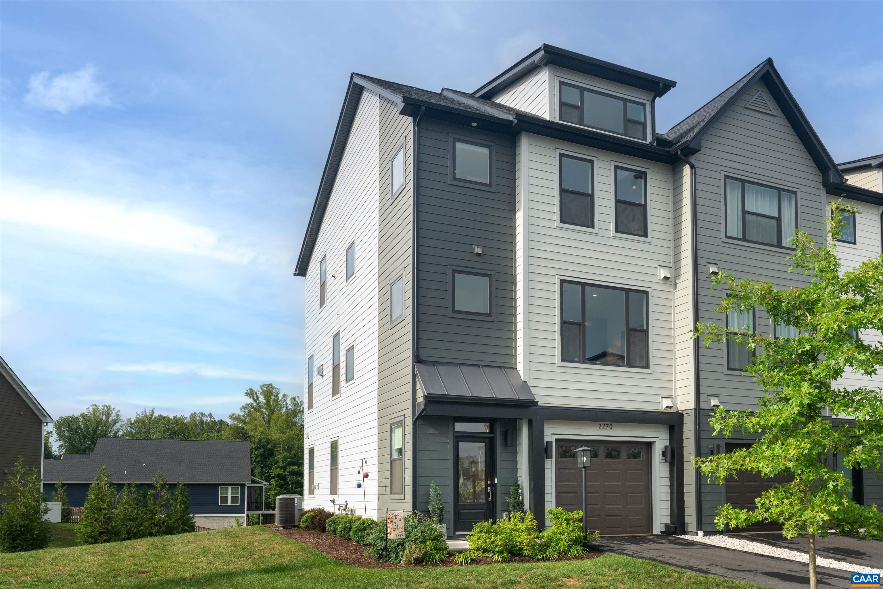 2270 FOWLER CIR
