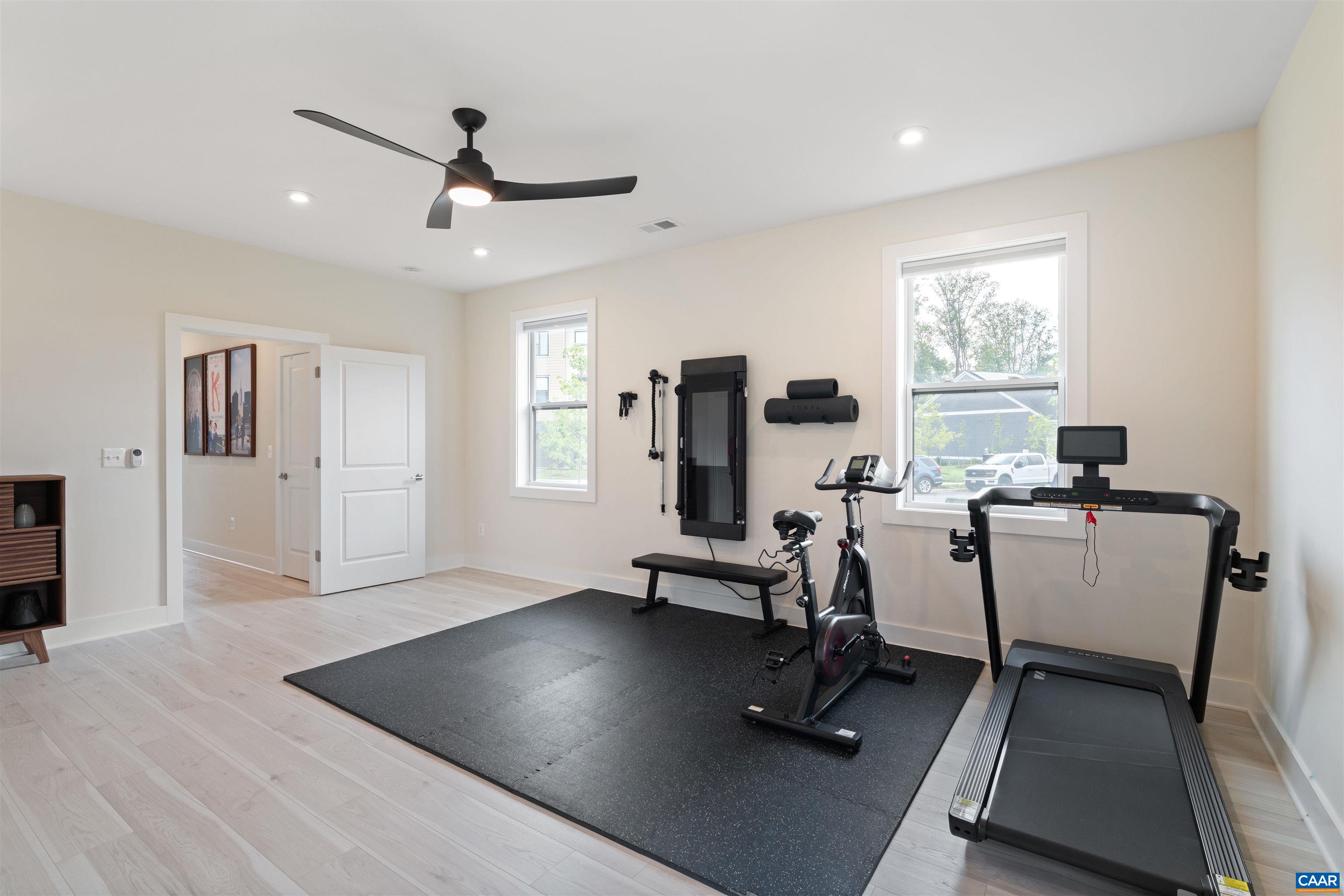 2270 FOWLER CIR