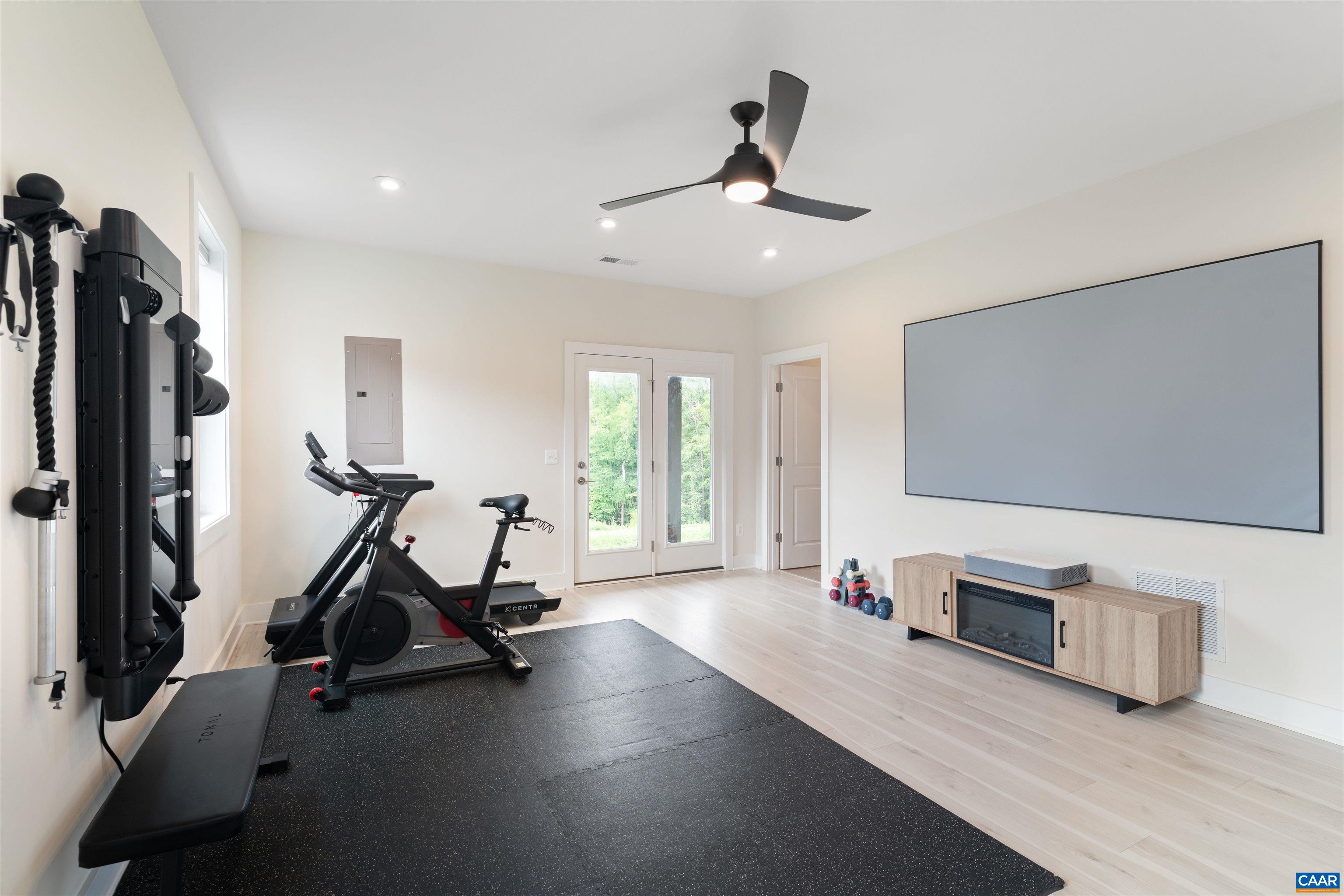 2270 FOWLER CIR