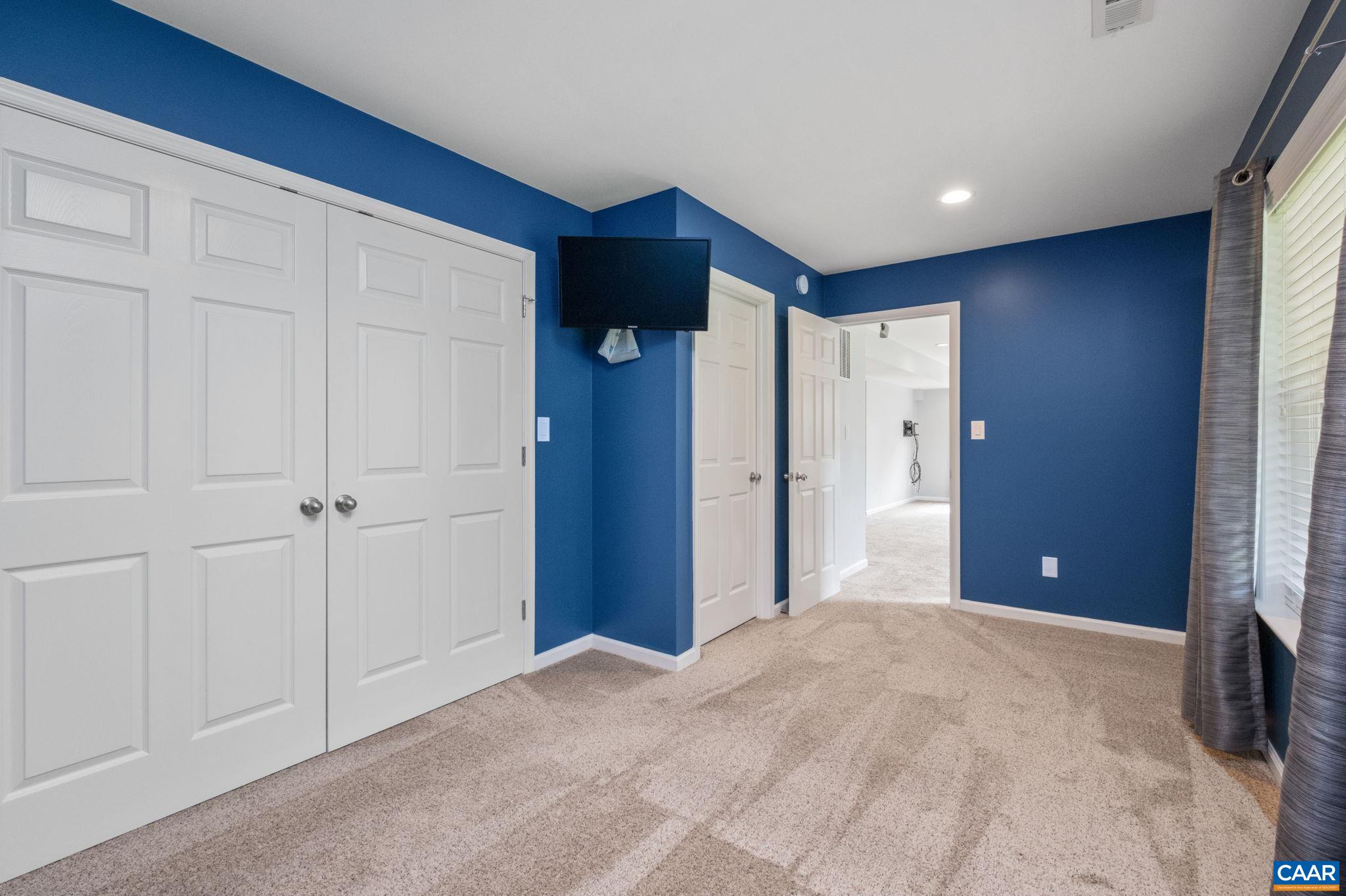 176 SOUTHRIDGE DR