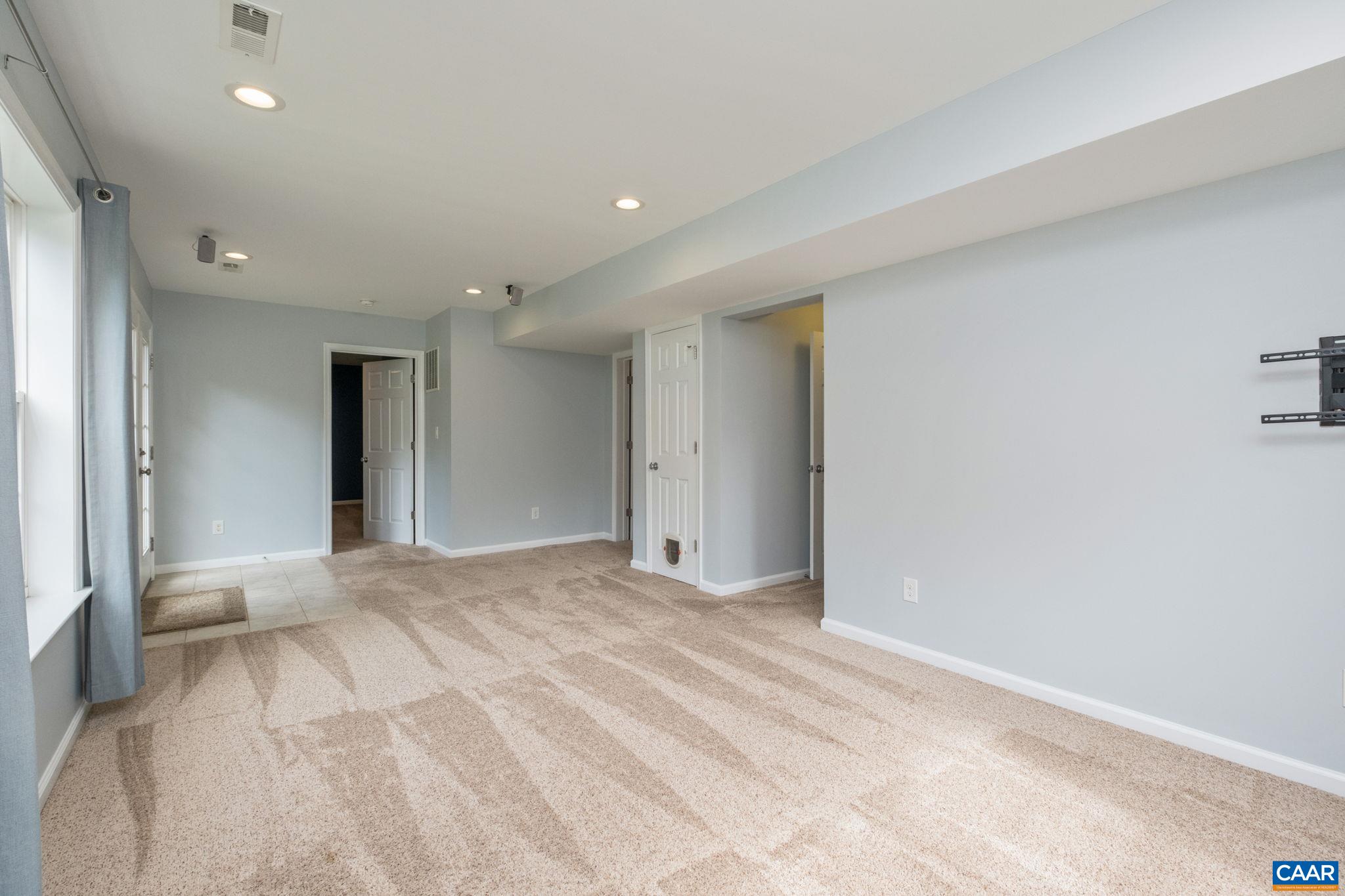 176 SOUTHRIDGE DR