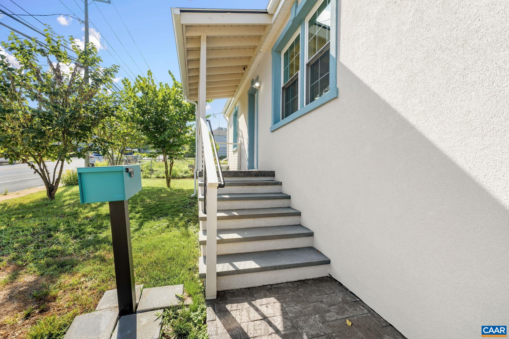 406 ELLIOTT AVE