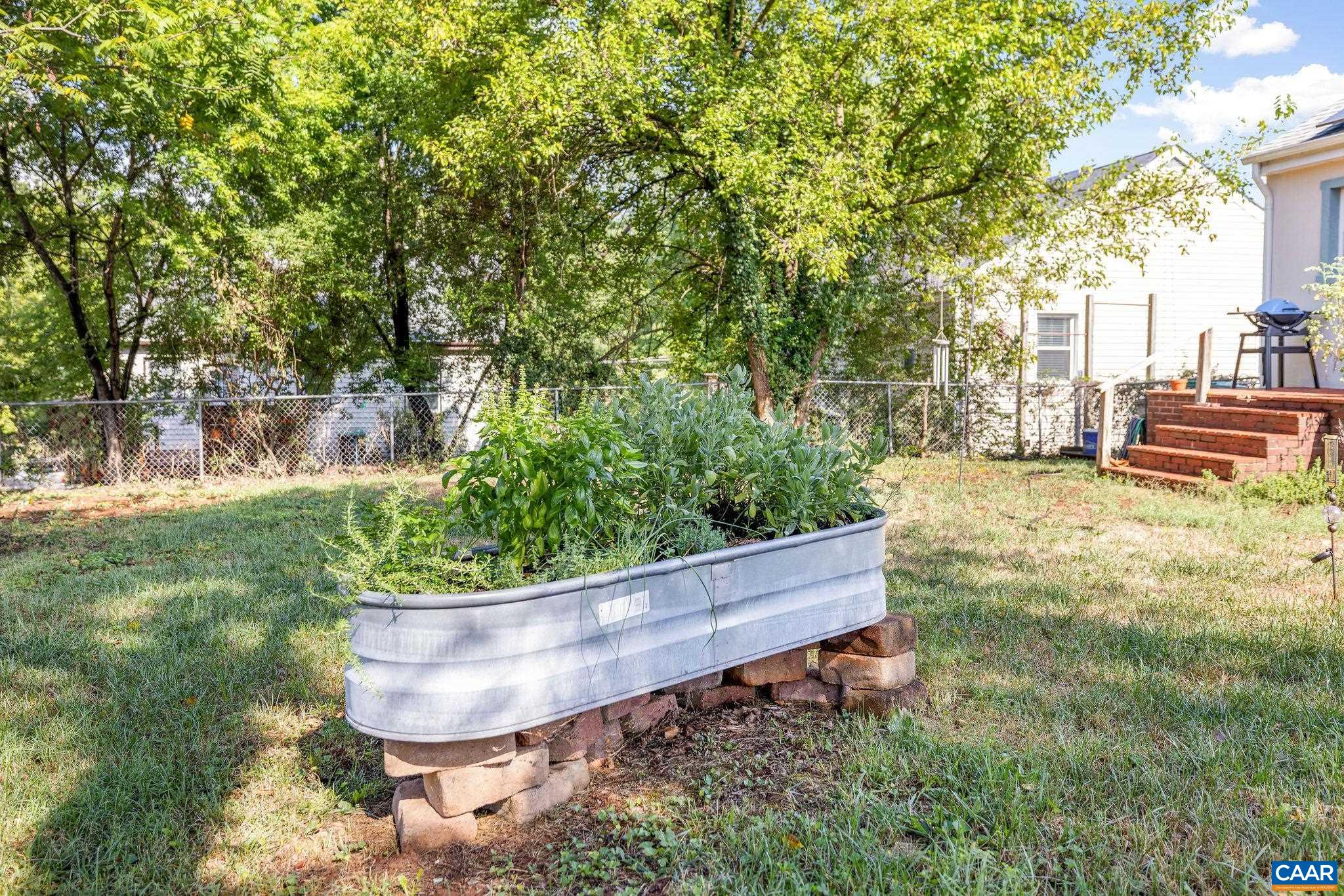406 ELLIOTT AVE