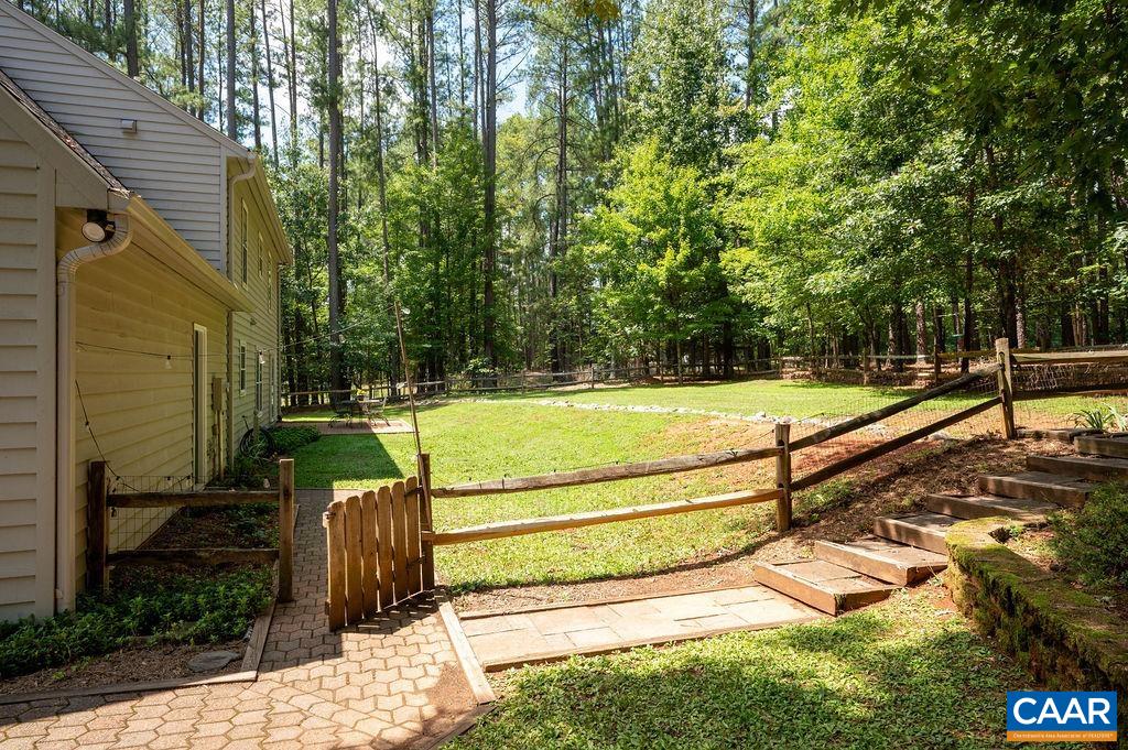 4390 CARRIAGE HILL DR