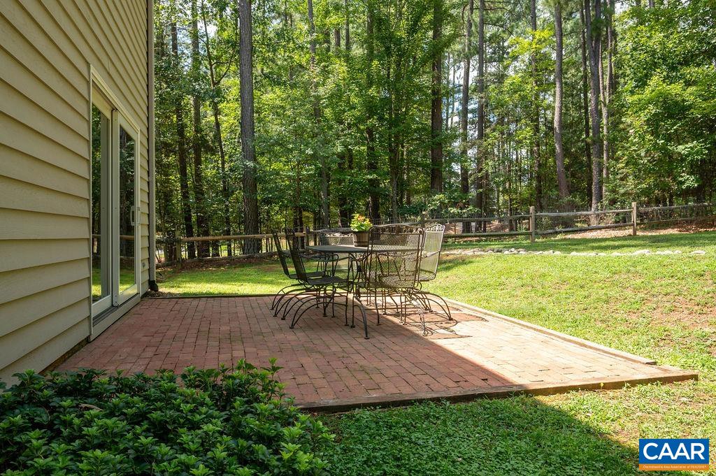 4390 CARRIAGE HILL DR