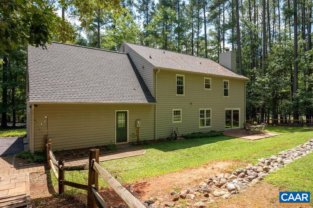 4390 CARRIAGE HILL DR
