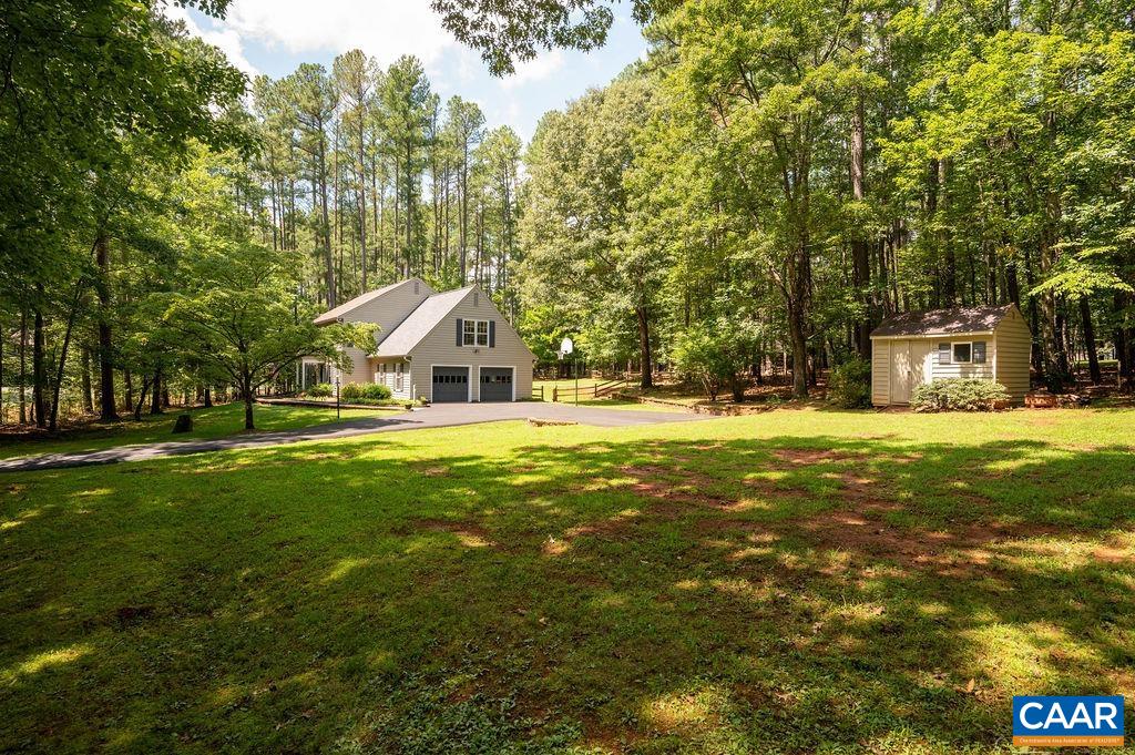 4390 CARRIAGE HILL DR
