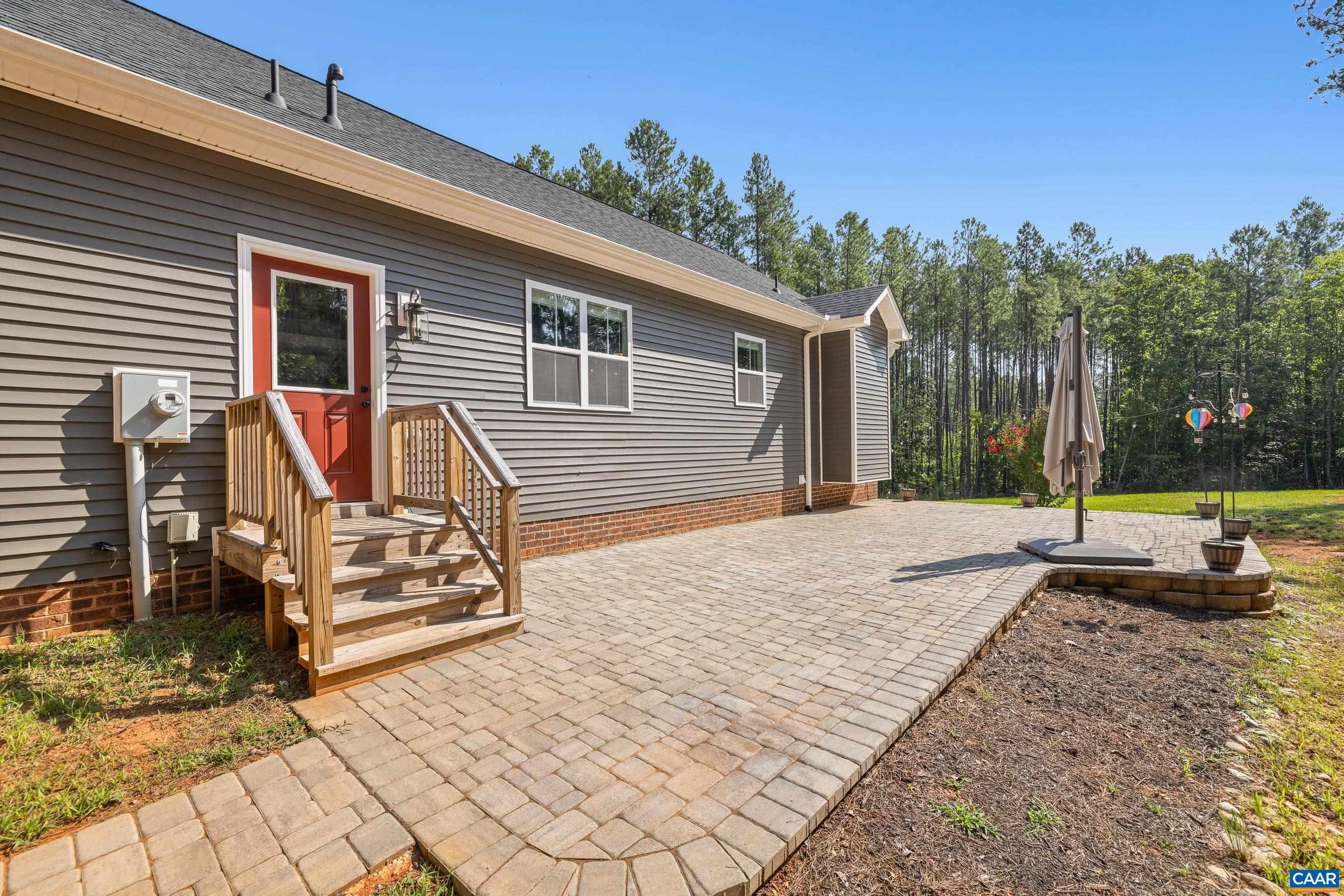 6 FOREST RIDGE LN