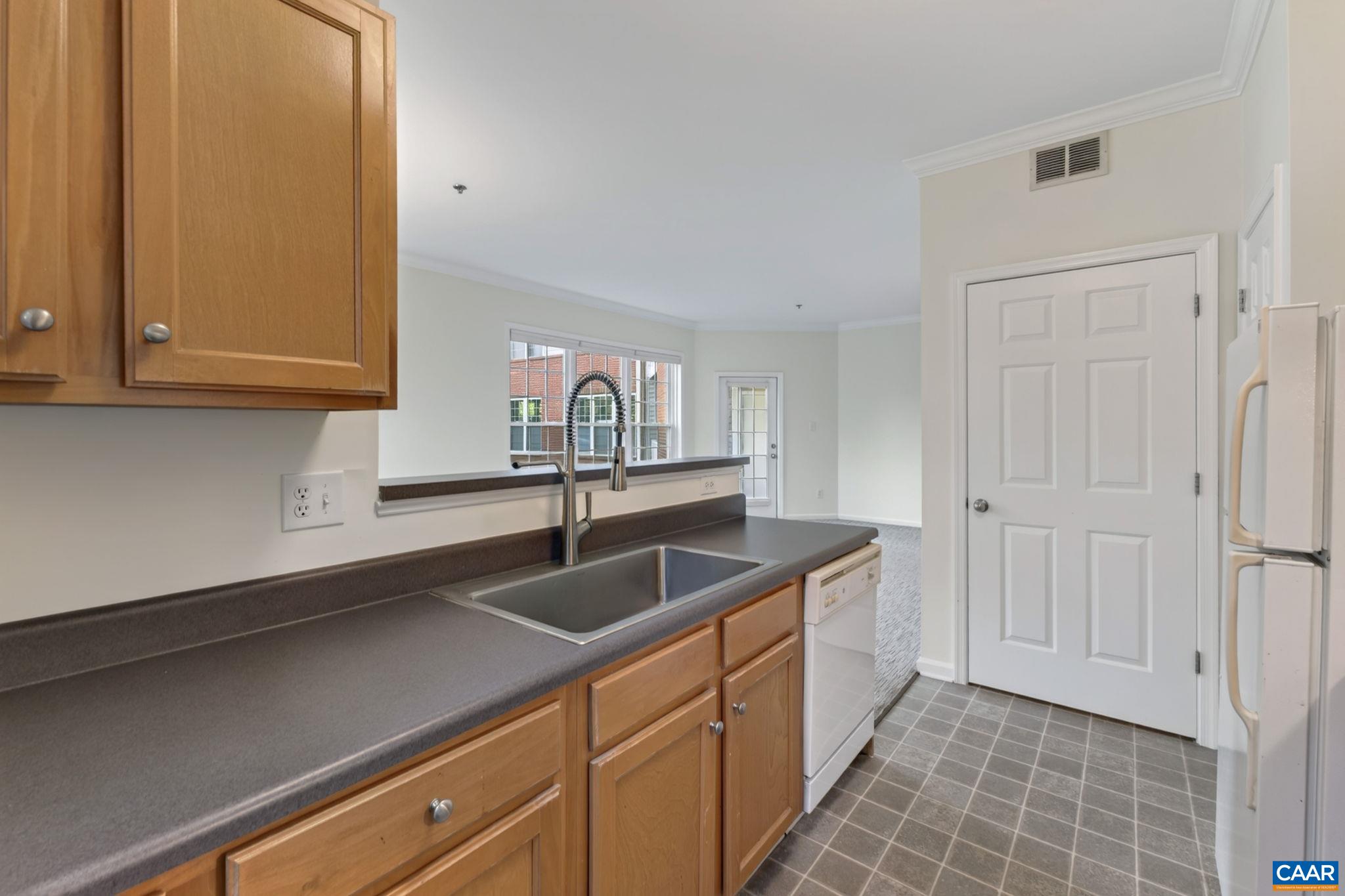 270 RIVERBEND DR Unit: 1 C