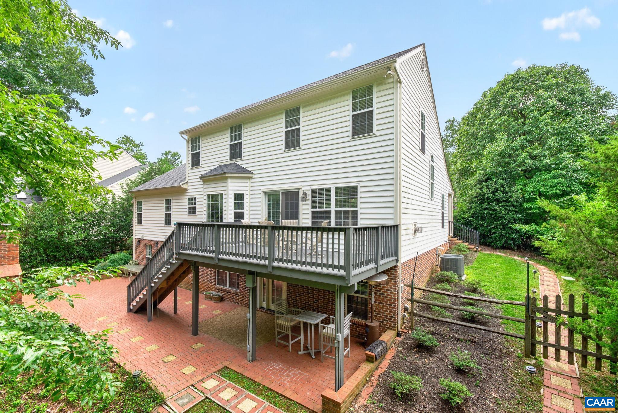 935 CHARTER OAKS DR