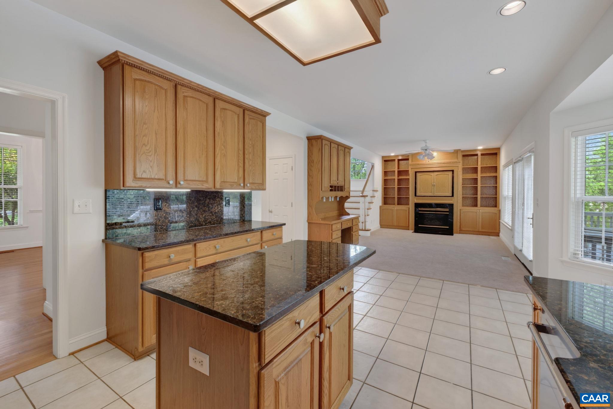 935 CHARTER OAKS DR