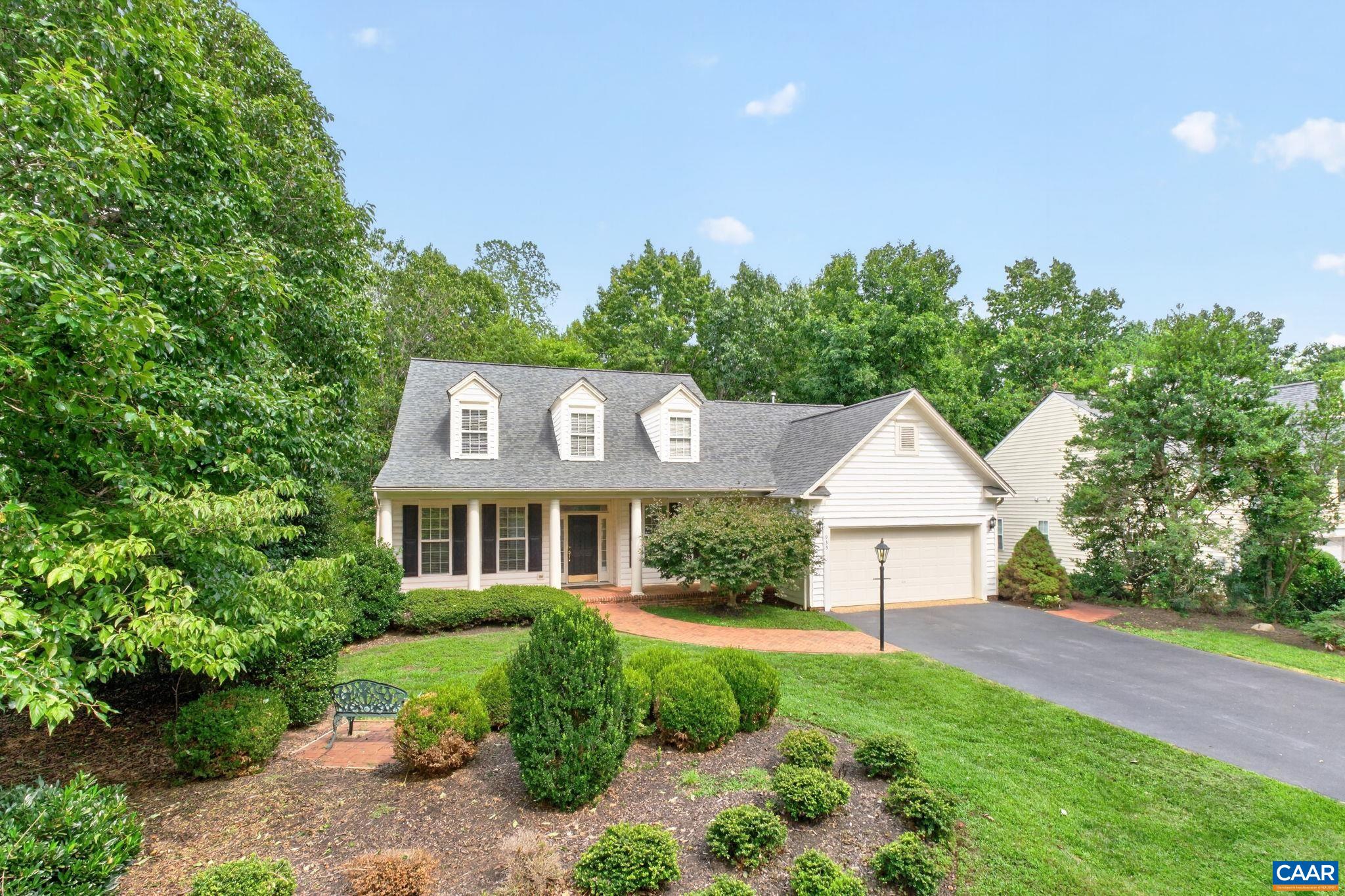 935 CHARTER OAKS DR