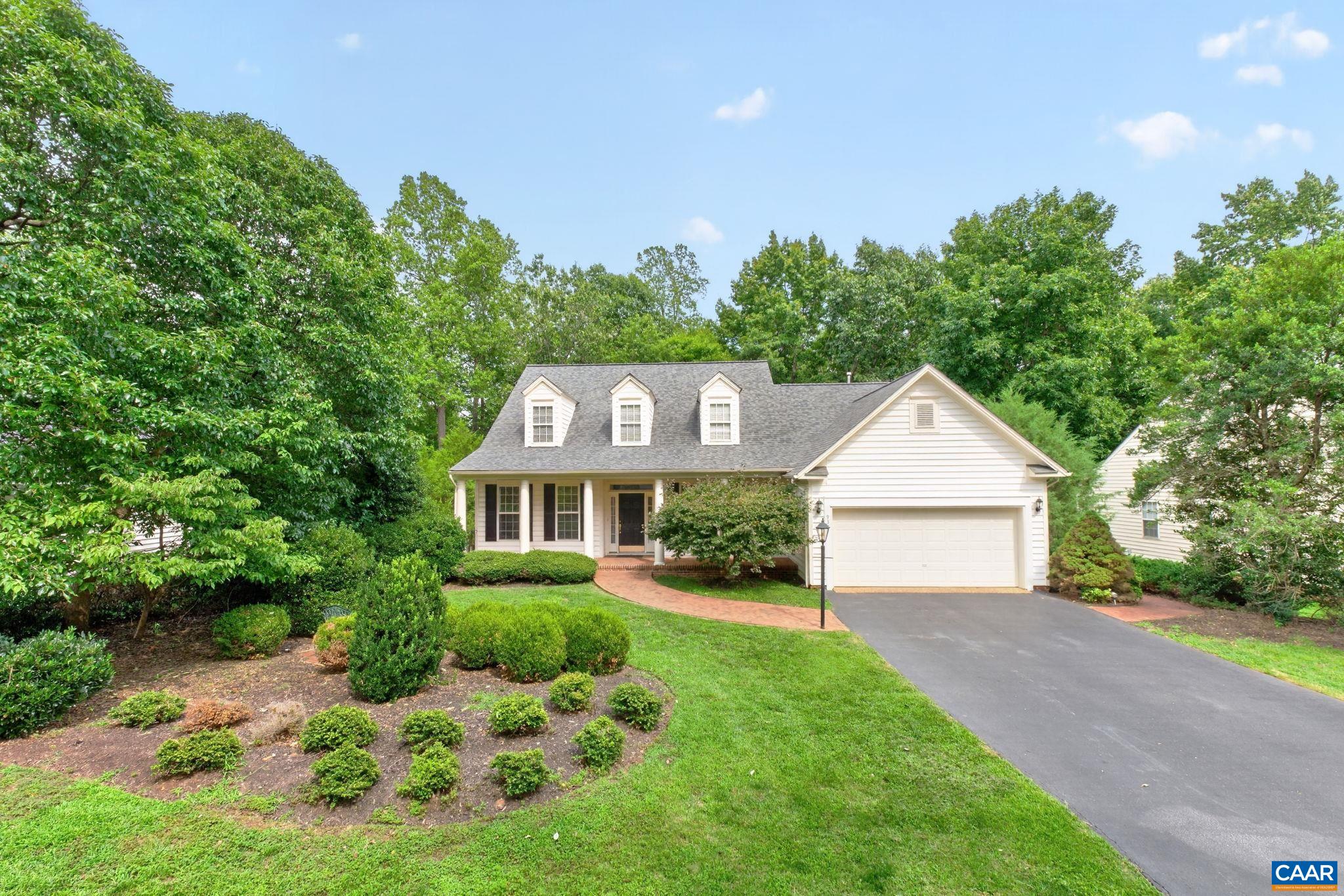 935 CHARTER OAKS DR
