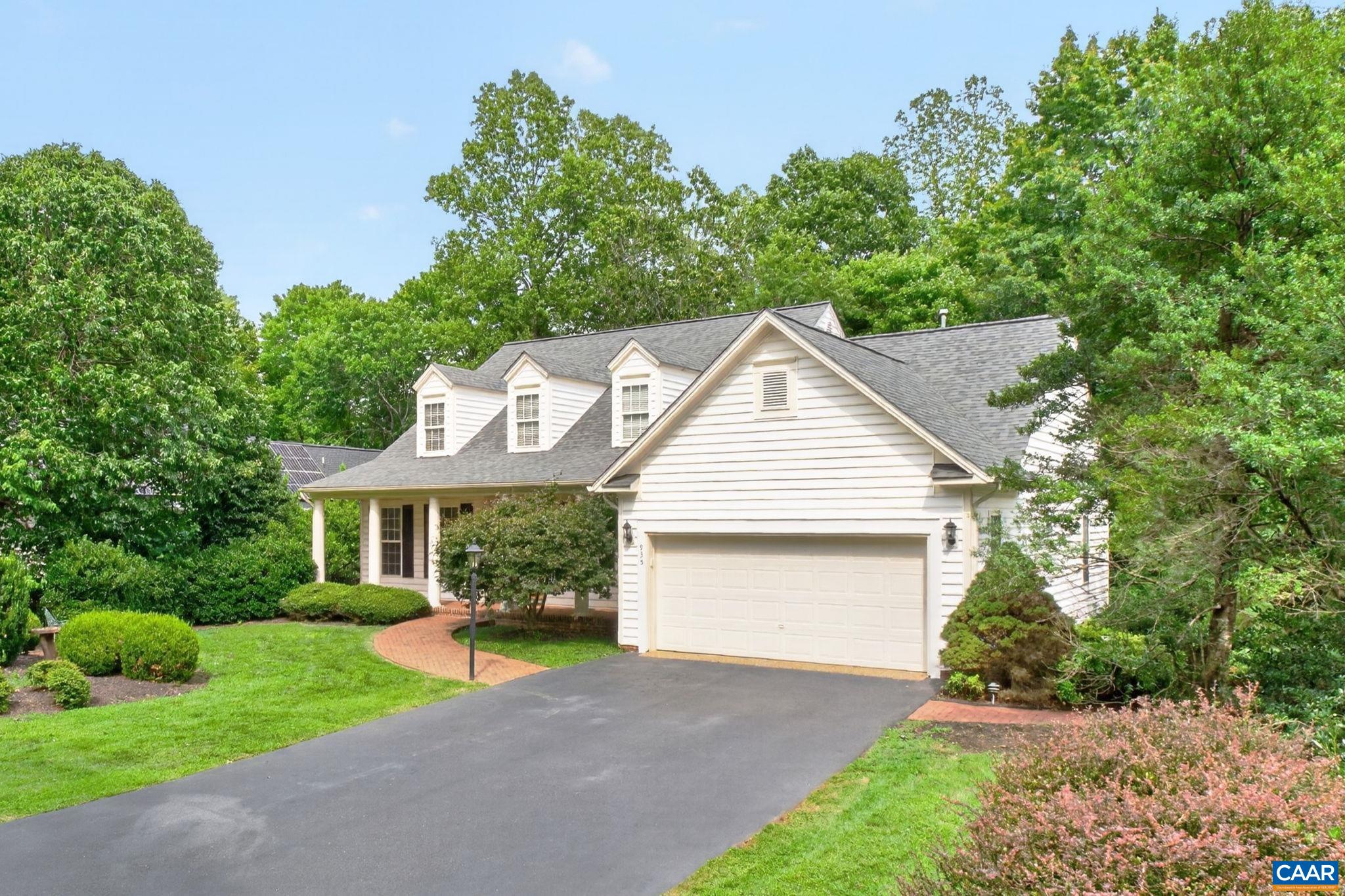 935 CHARTER OAKS DR