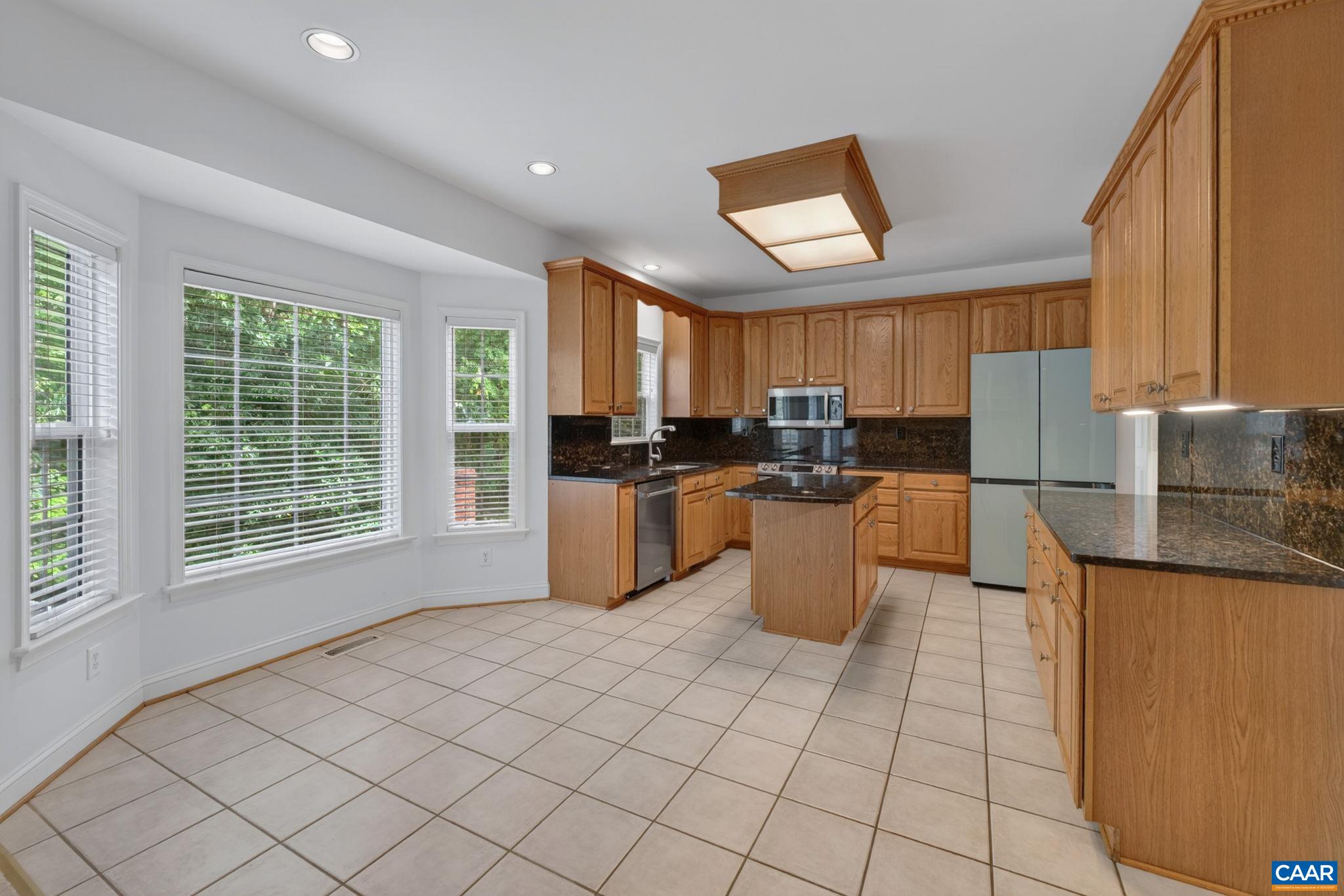 935 CHARTER OAKS DR