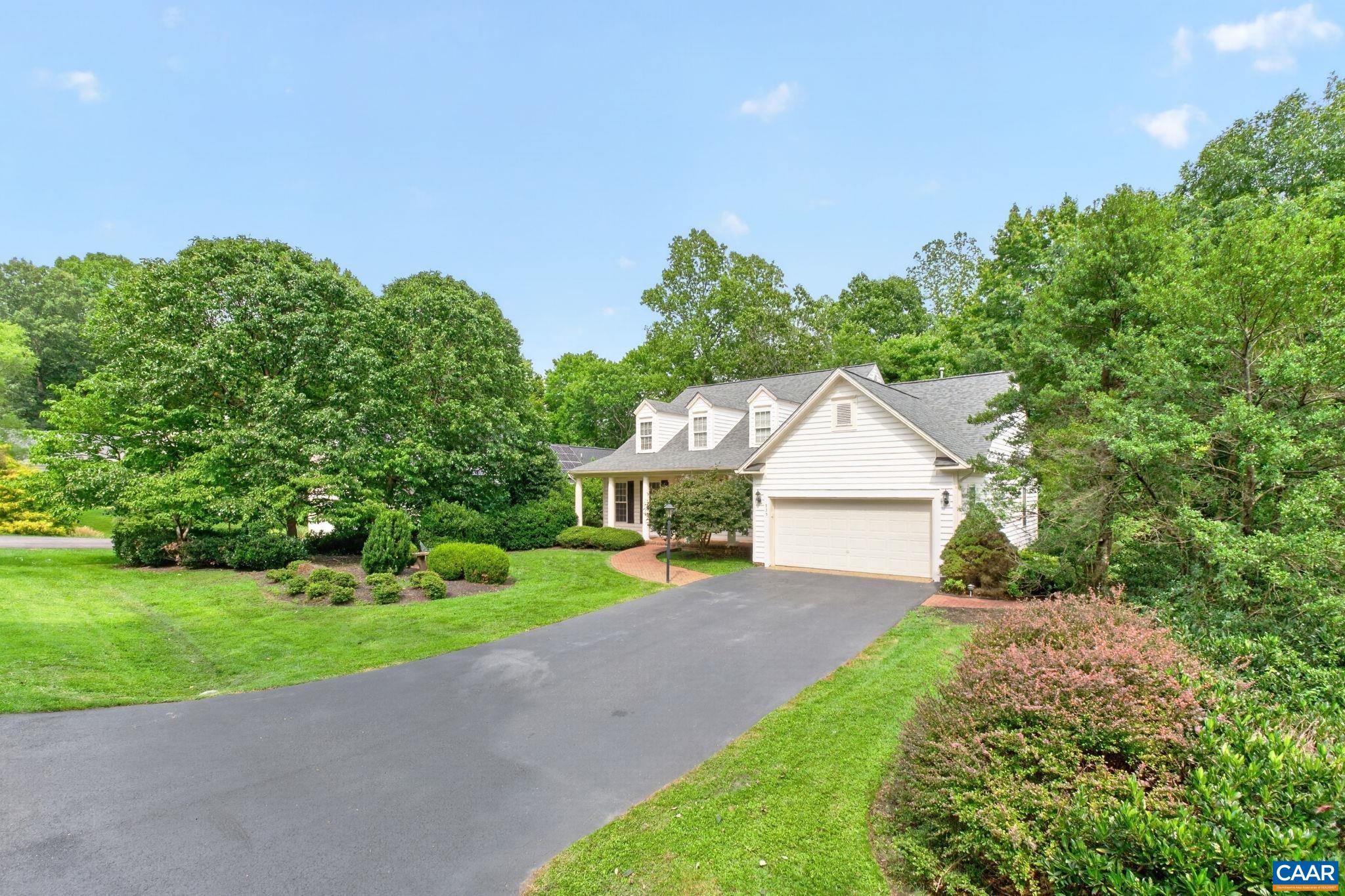 935 CHARTER OAKS DR