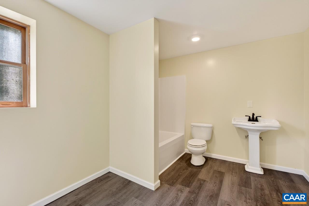 85 LOG MILL LN