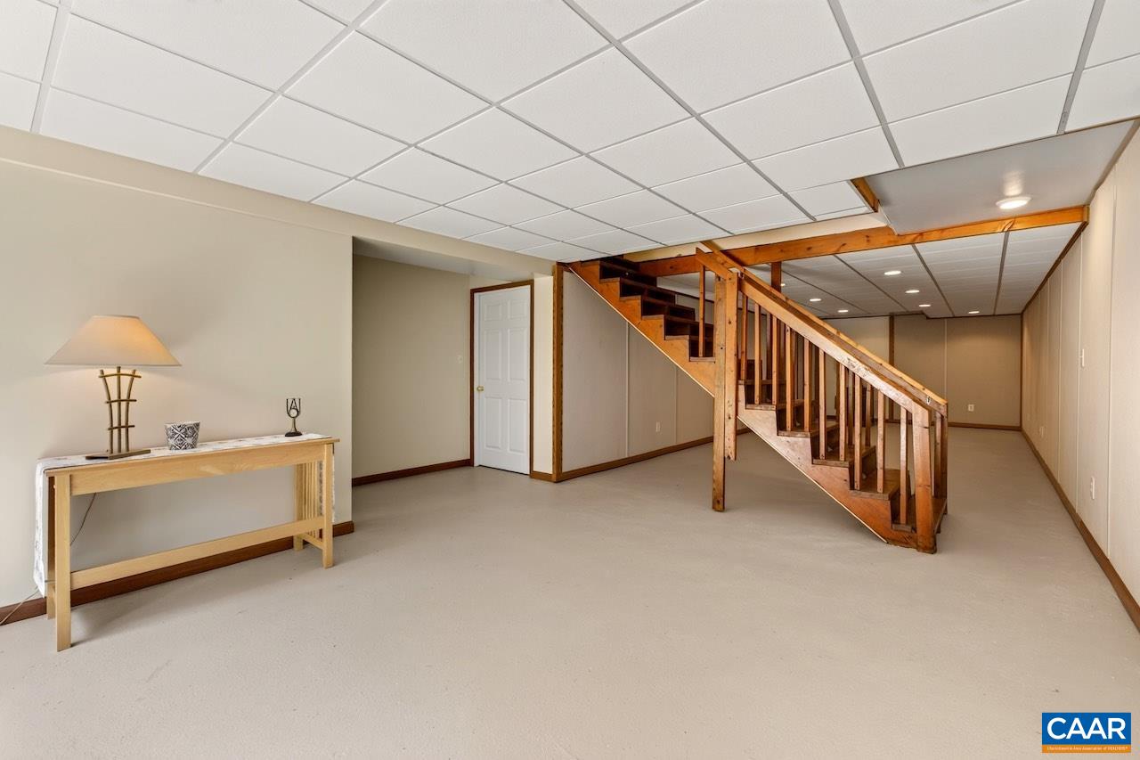 85 LOG MILL LN