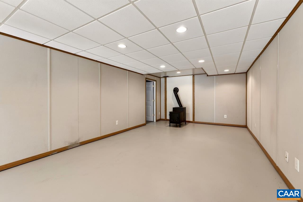 85 LOG MILL LN