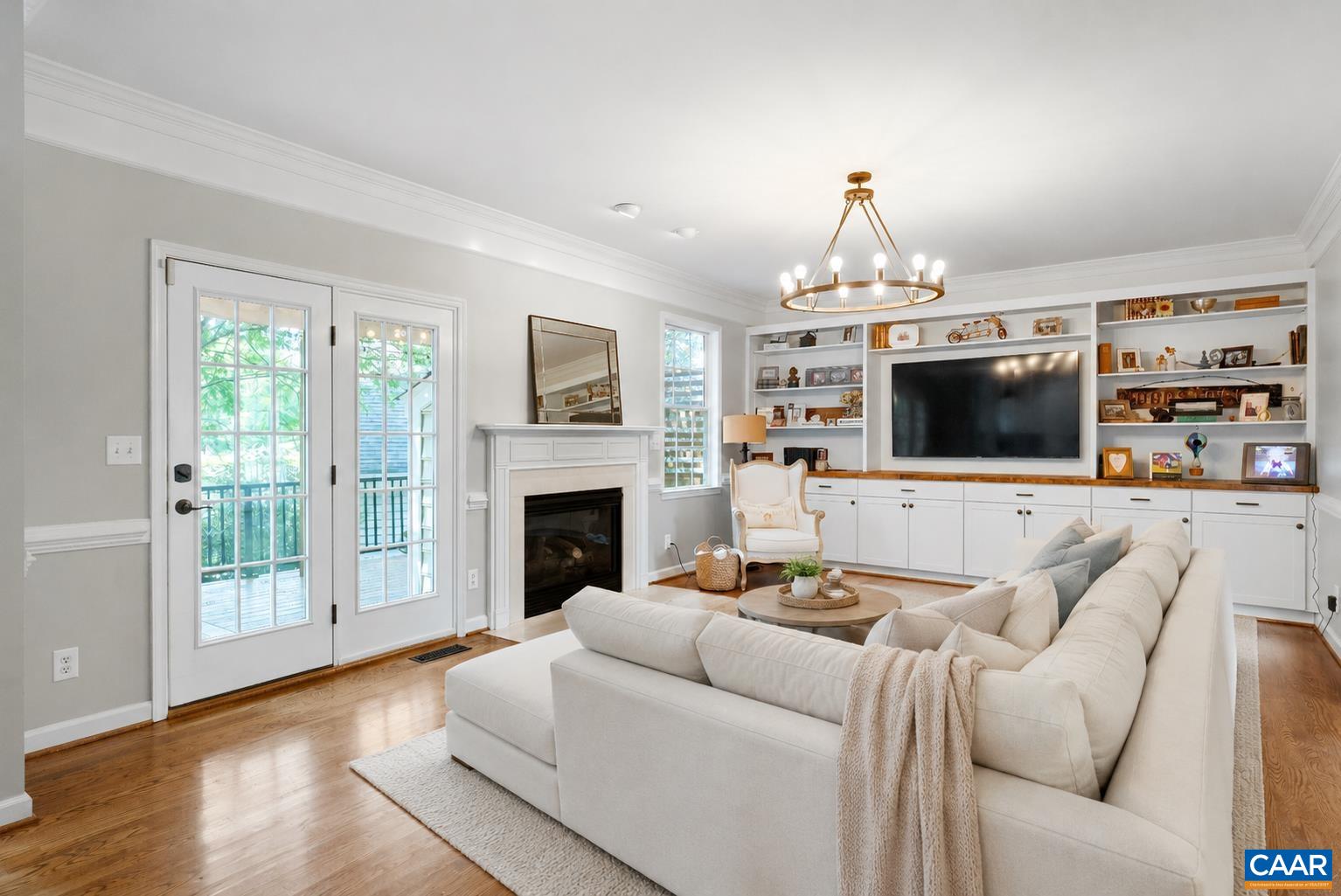 2174 LORING CIR