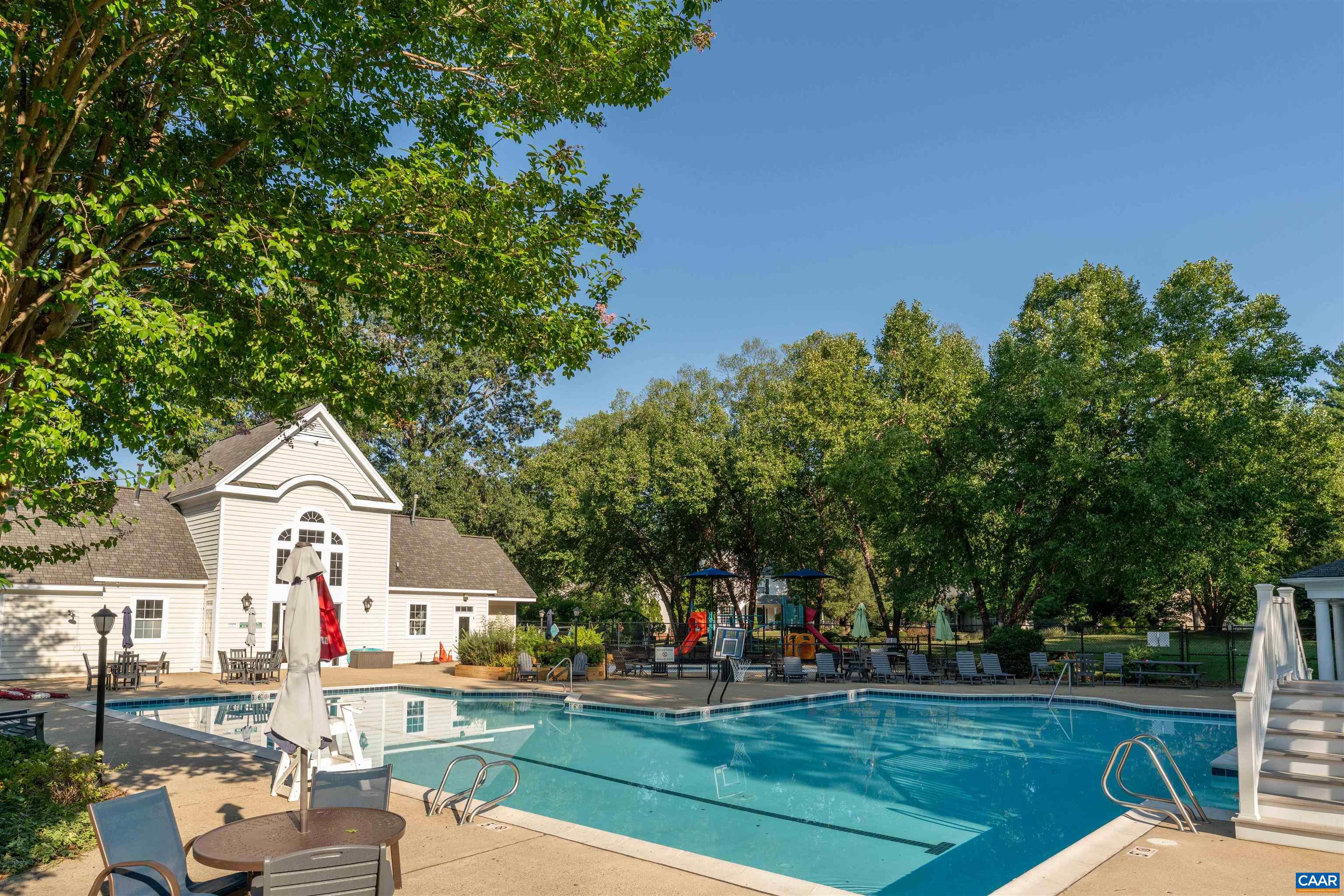 2174 LORING CIR