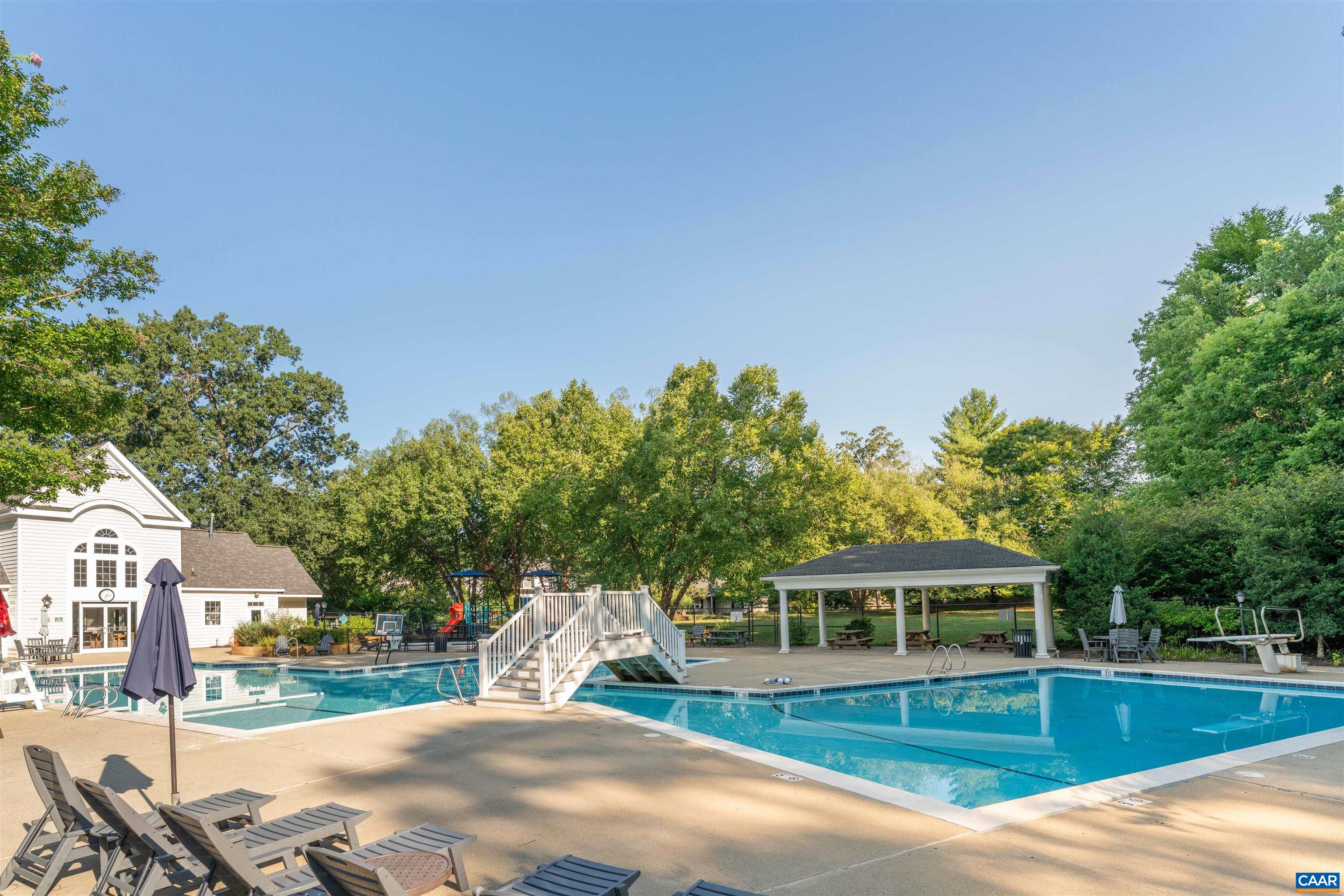 2174 LORING CIR