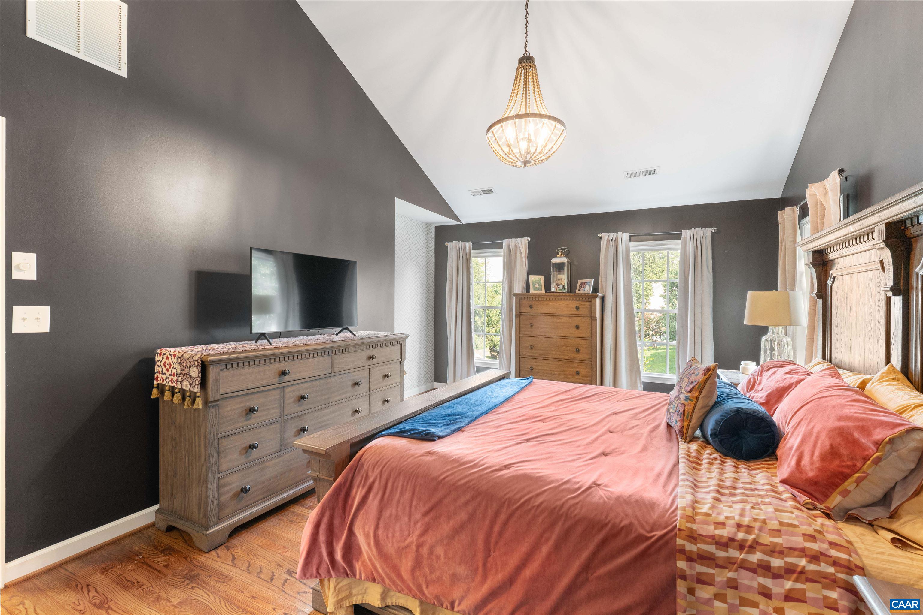 2174 LORING CIR
