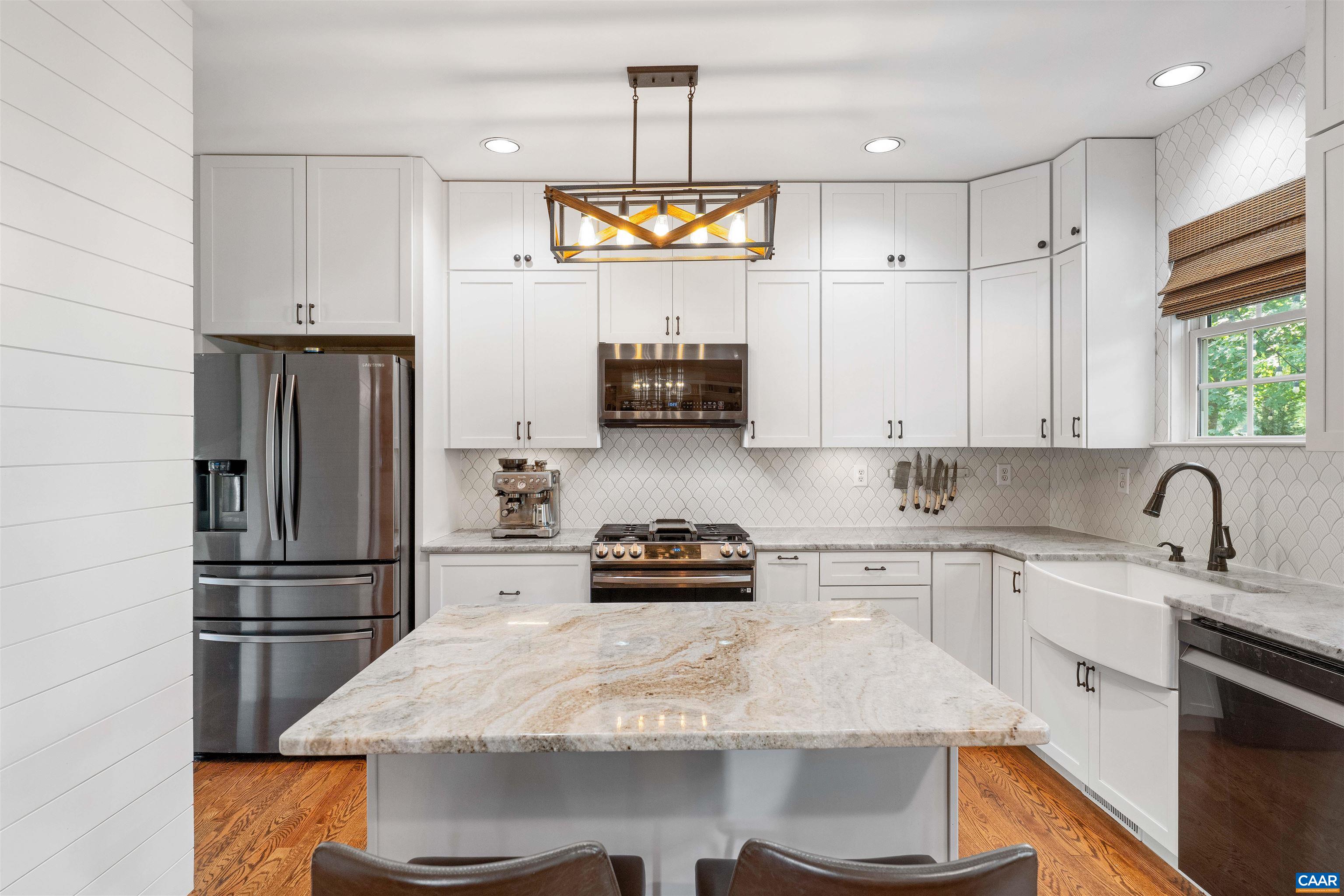 2174 LORING CIR