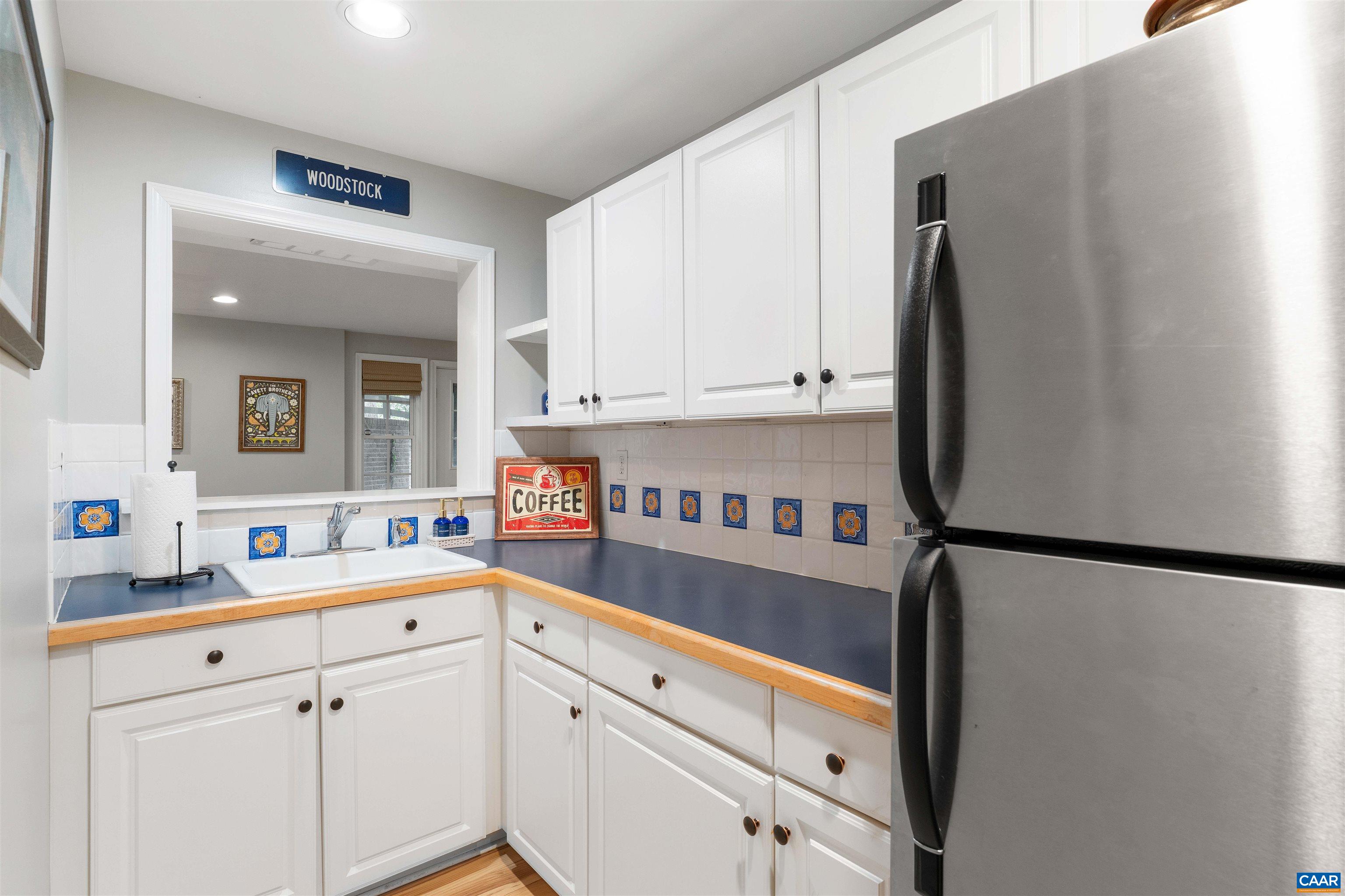 2174 LORING CIR