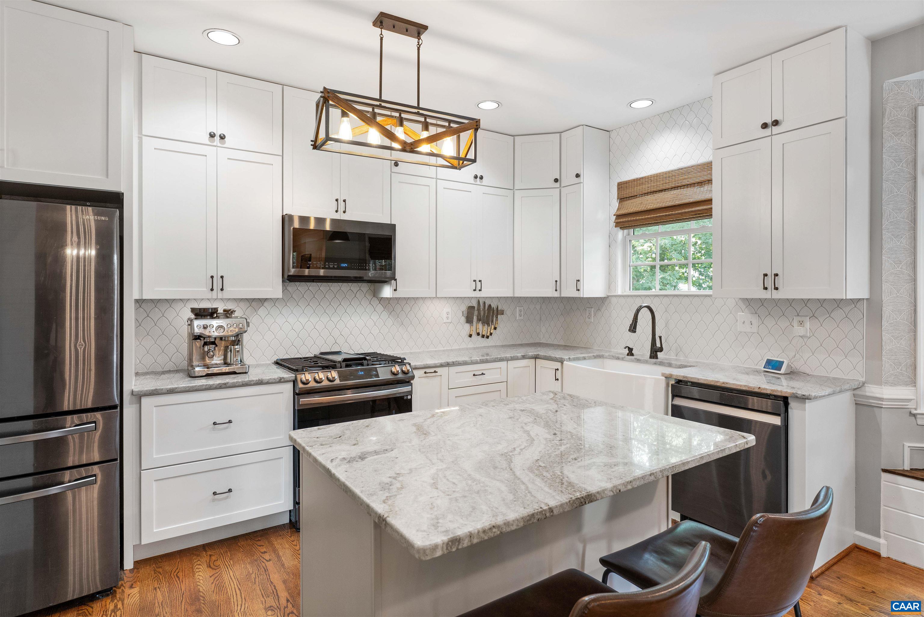 2174 LORING CIR